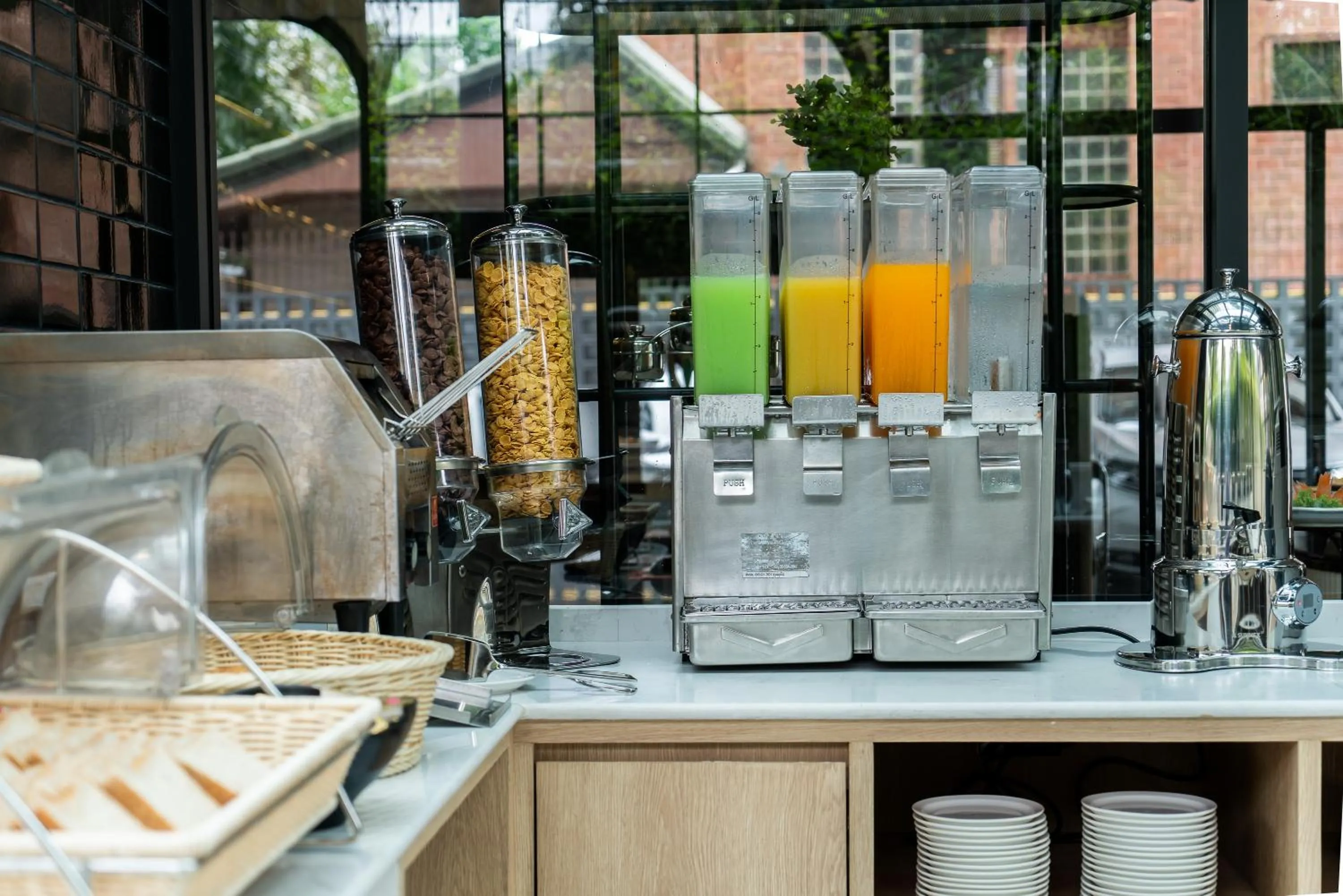 Food and drinks in Hotel Amber Sukhumvit 85