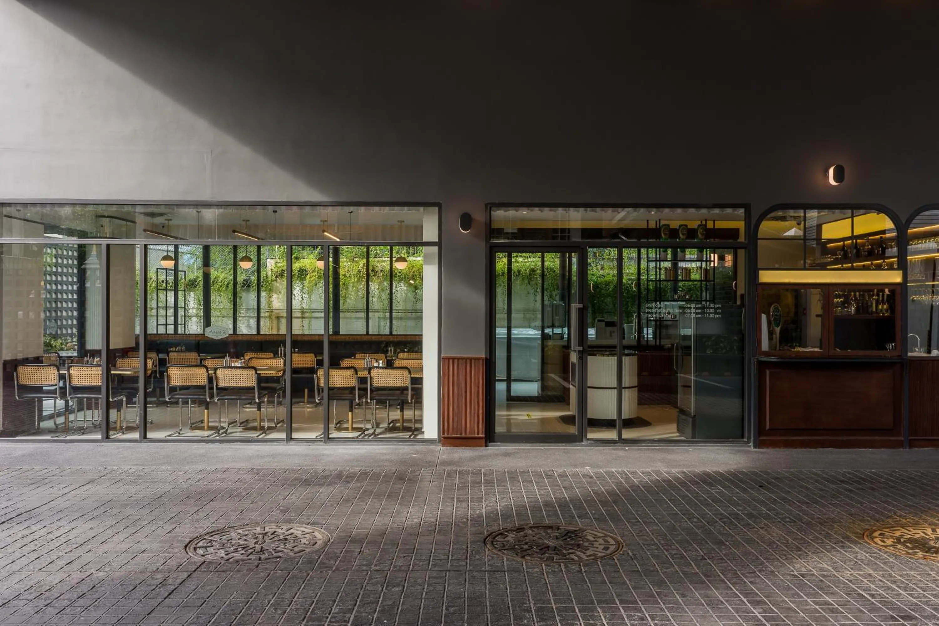 Restaurant/places to eat in Hotel Amber Sukhumvit 85