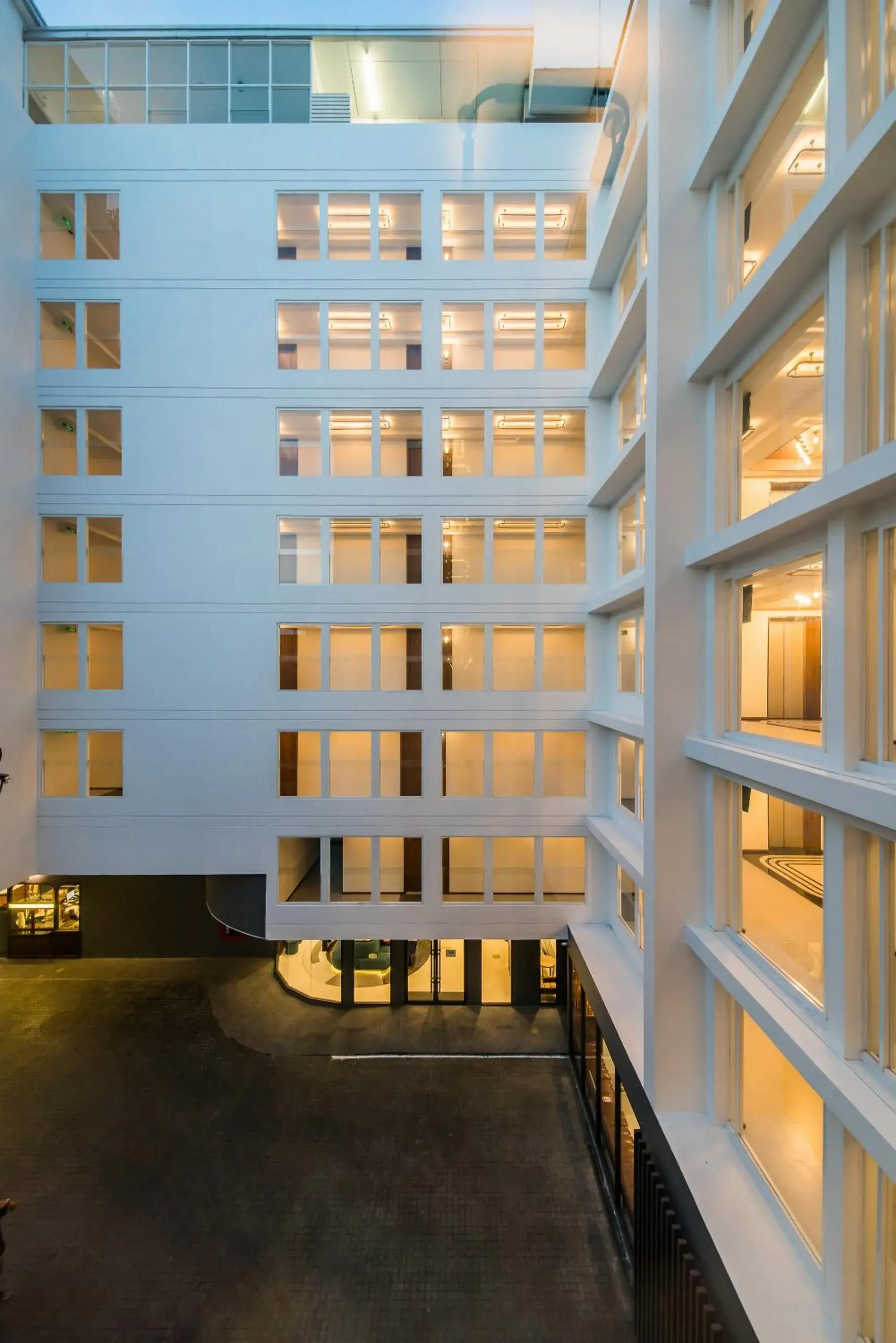 Property building in Hotel Amber Sukhumvit 85 Property building in Hotel Amber Sukhumvit 85