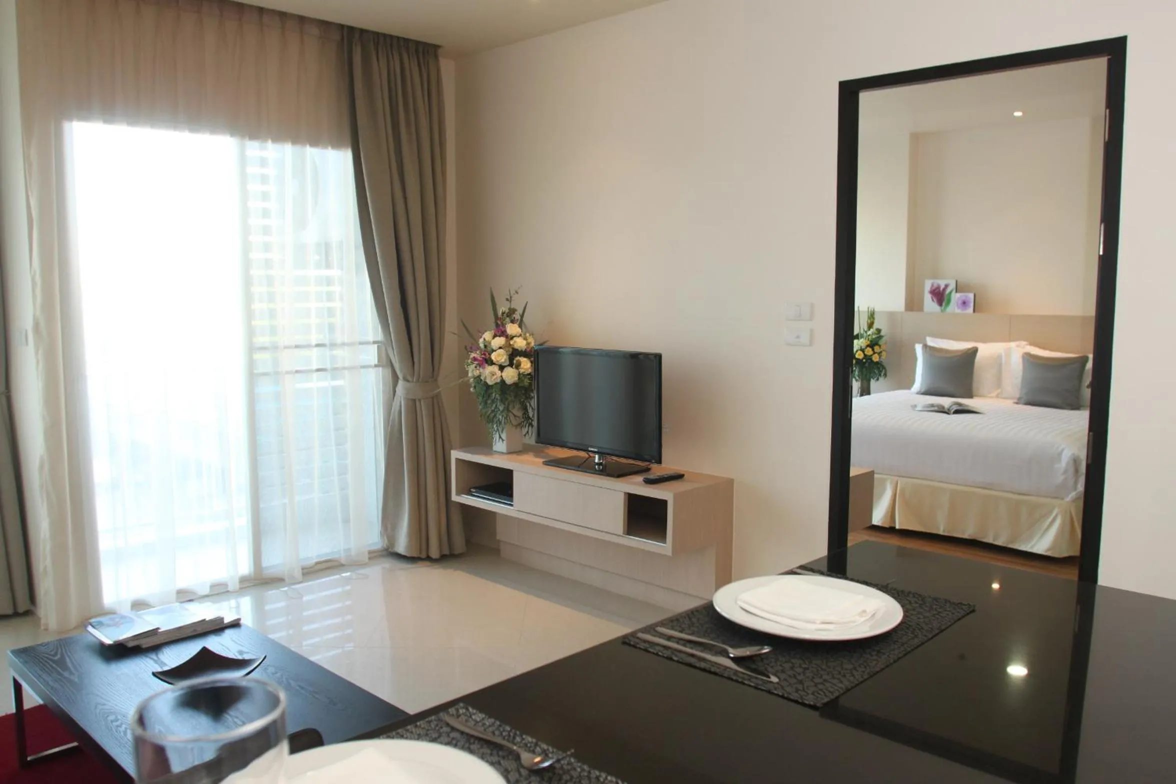 Day, Bed in Park Village Rama II
