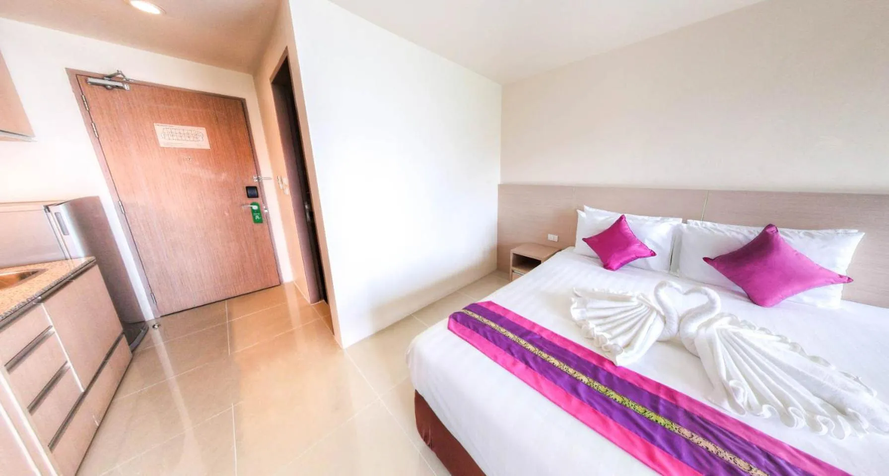 Photo of the whole room, Bed in Park Village Rama II