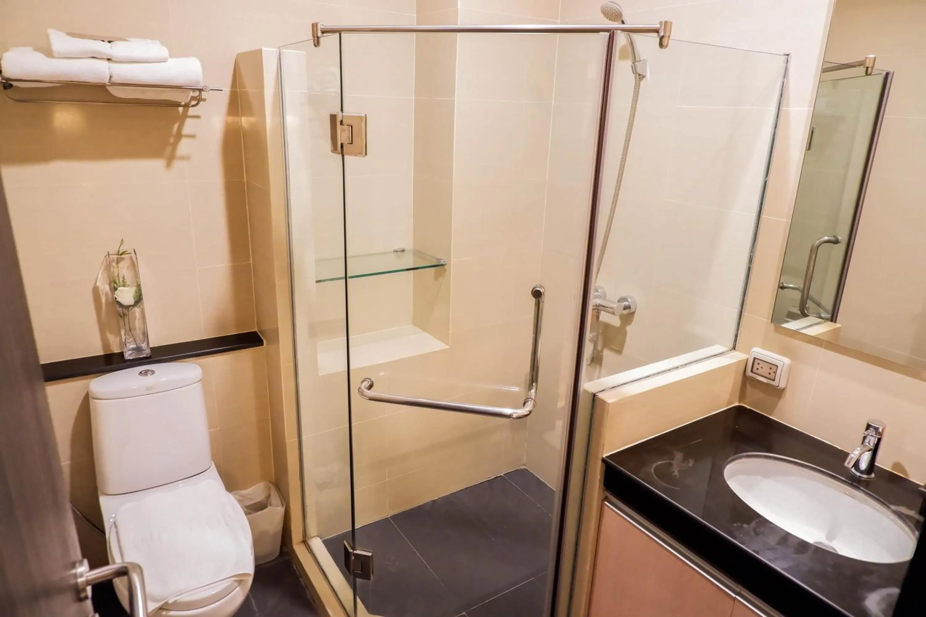 Bathroom in Park Village Rama II