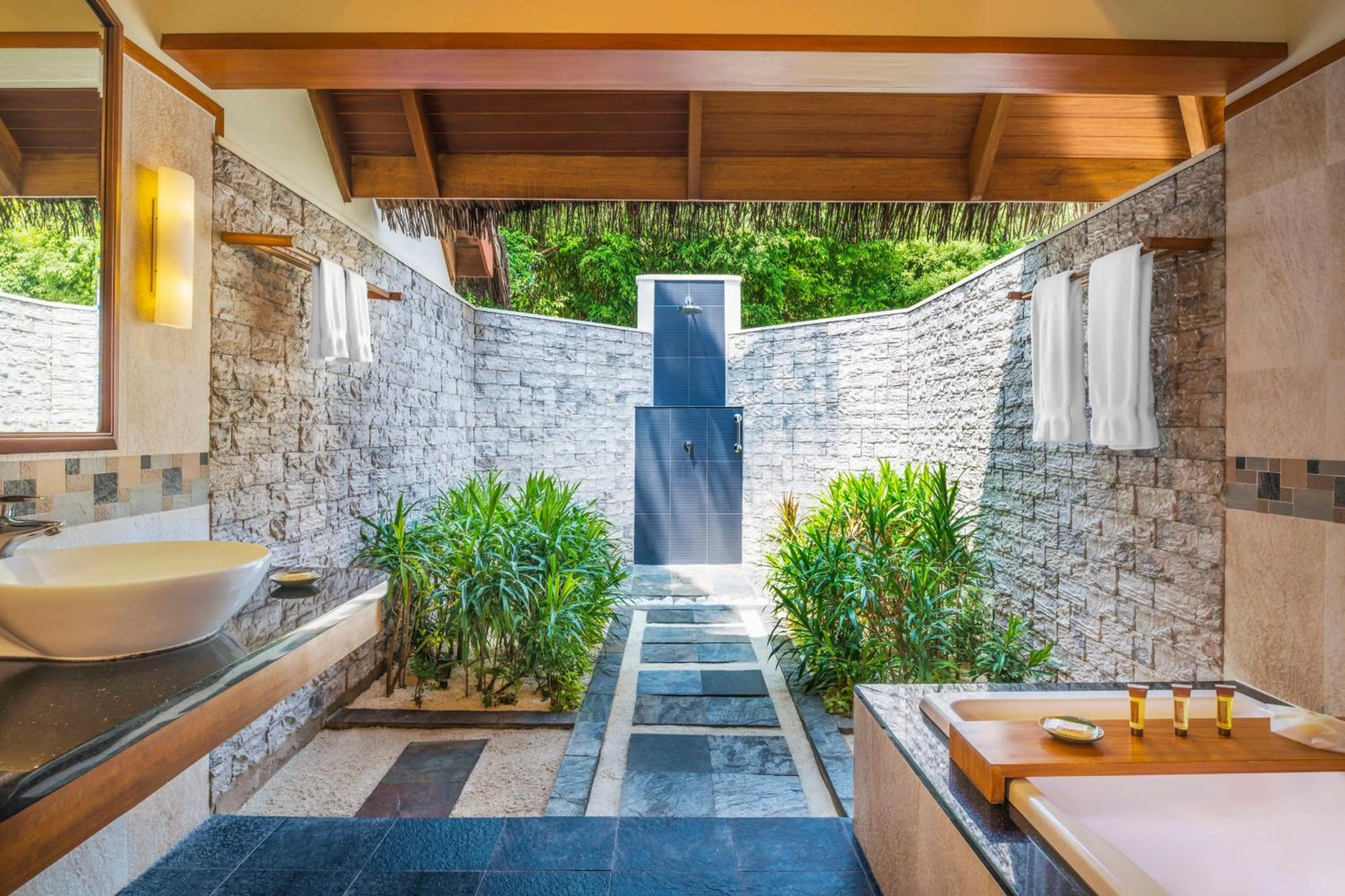 Beach in Sheraton Maldives Full Moon Resort & Spa