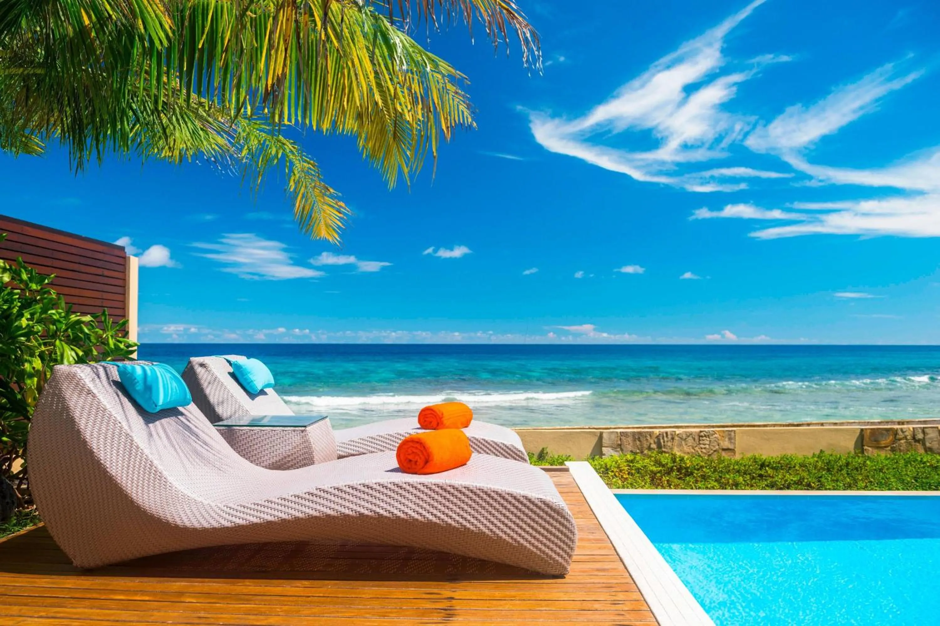 Swimming pool in Sheraton Maldives Full Moon Resort & Spa