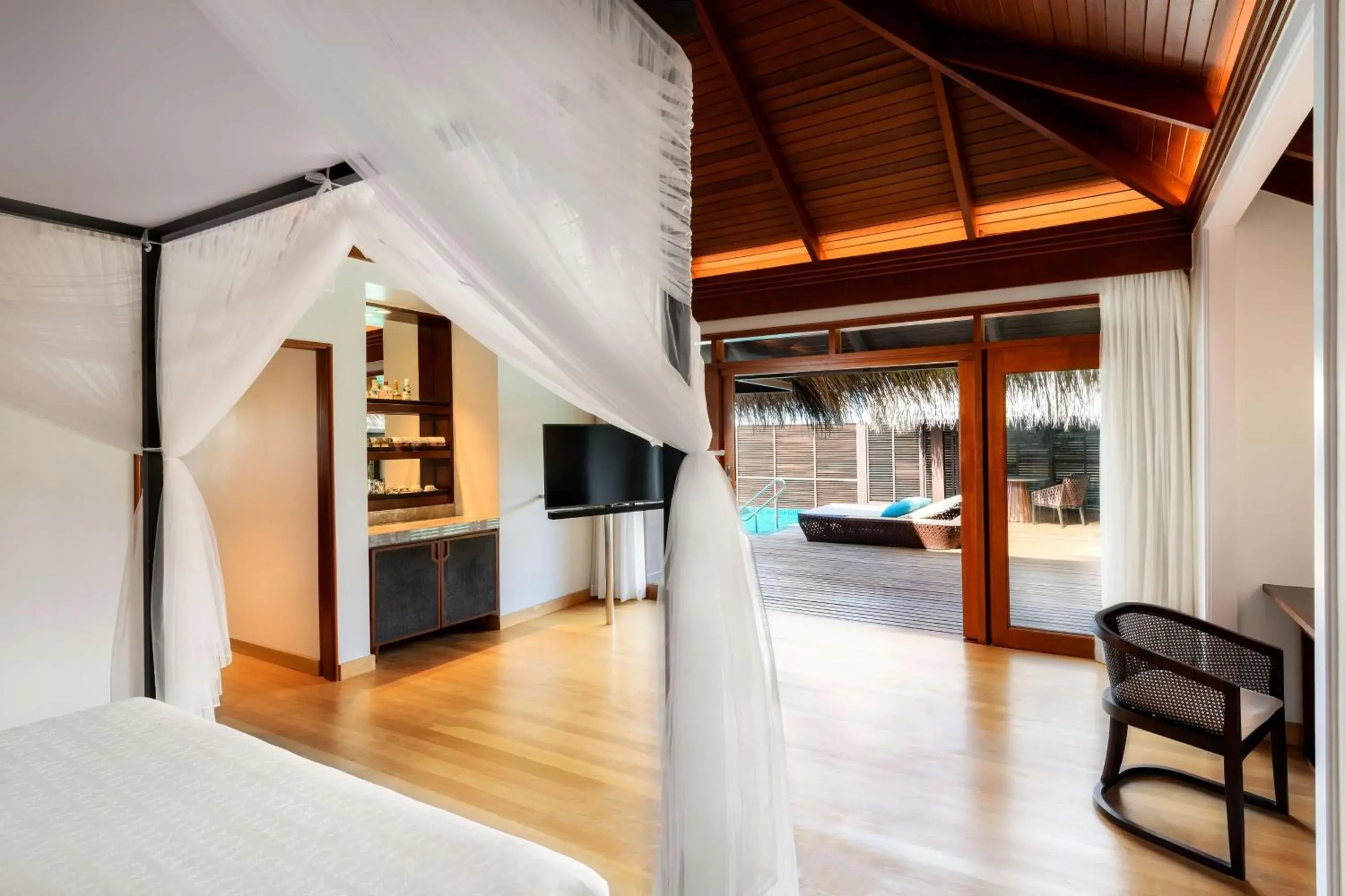 Water King Villa with Plunge Pool and Ocean View in Sheraton Maldives Full Moon Resort & Spa Water King Villa with Plunge Pool and Ocean View in Sheraton Maldives Full Moon Resort & Spa