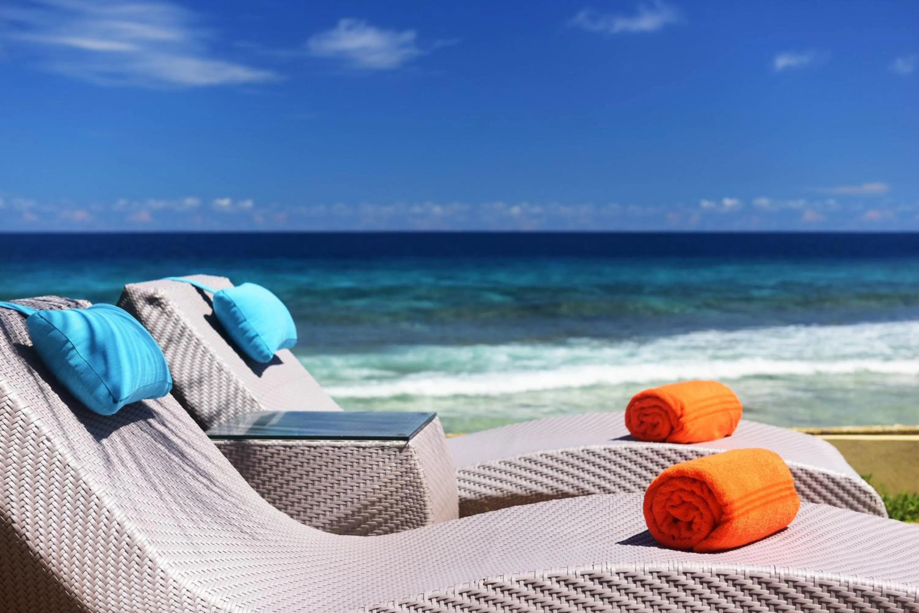 Swimming pool in Sheraton Maldives Full Moon Resort & Spa