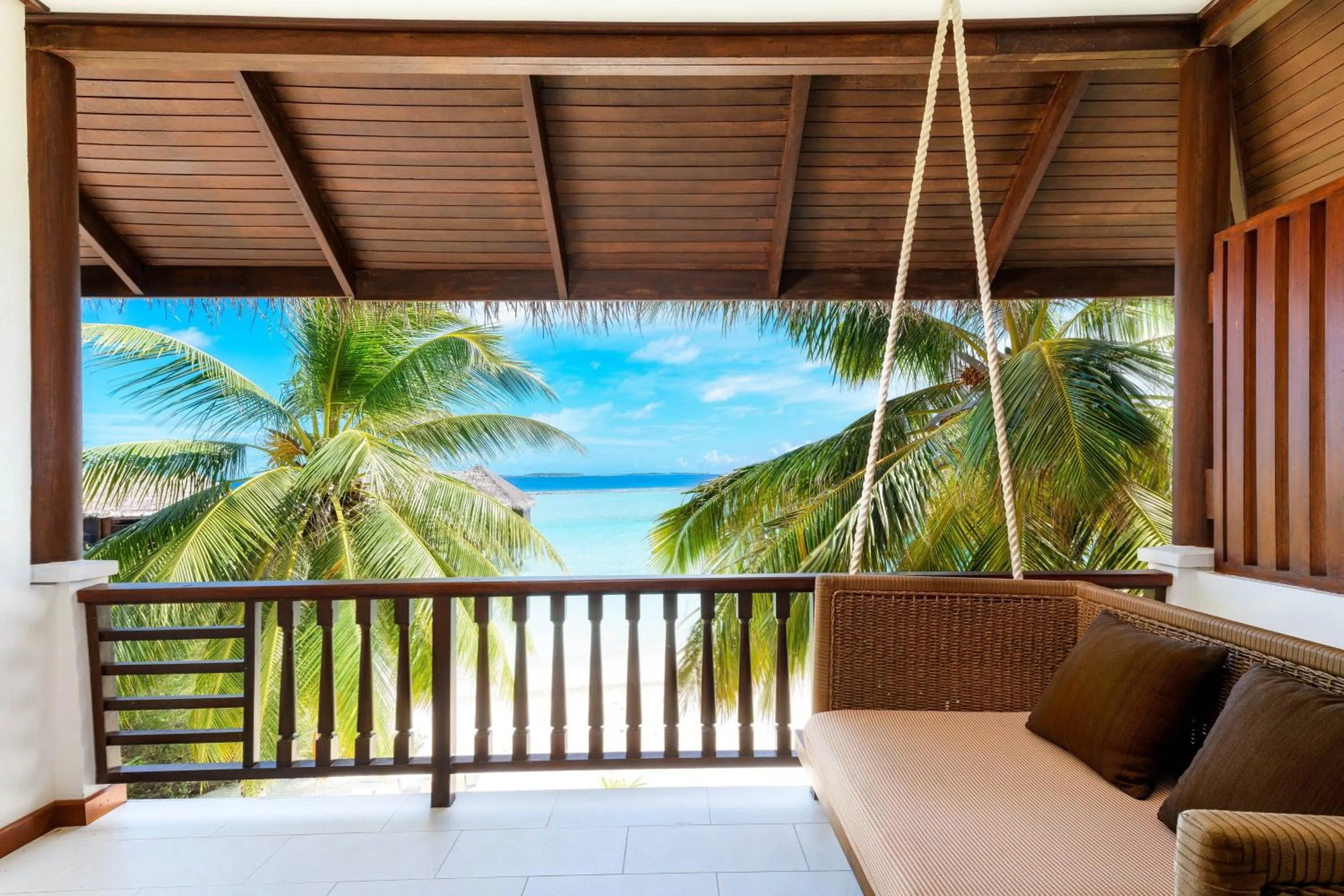 Beach in Sheraton Maldives Full Moon Resort & Spa