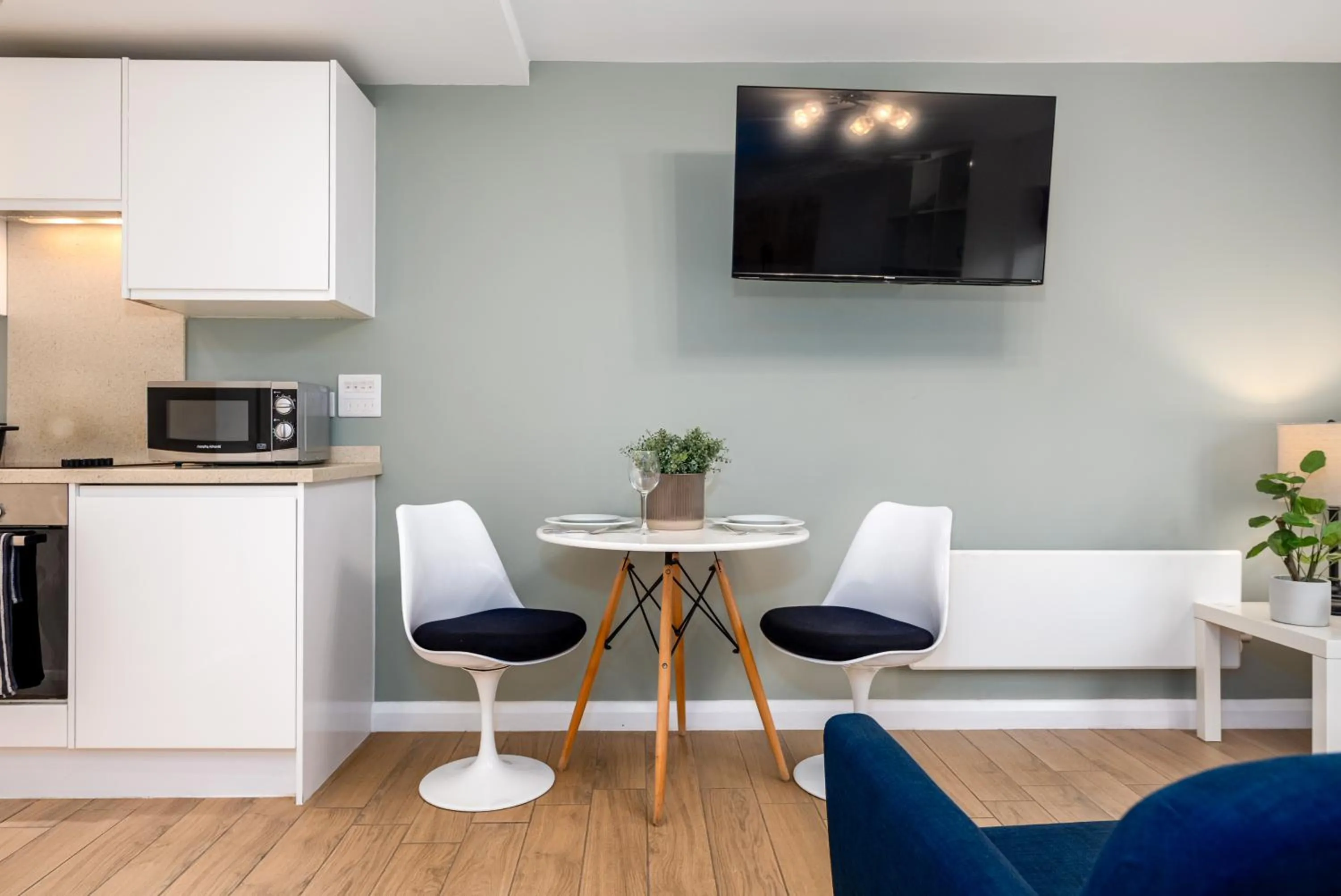 TV and multimedia in Alison Court - Urban Apartments