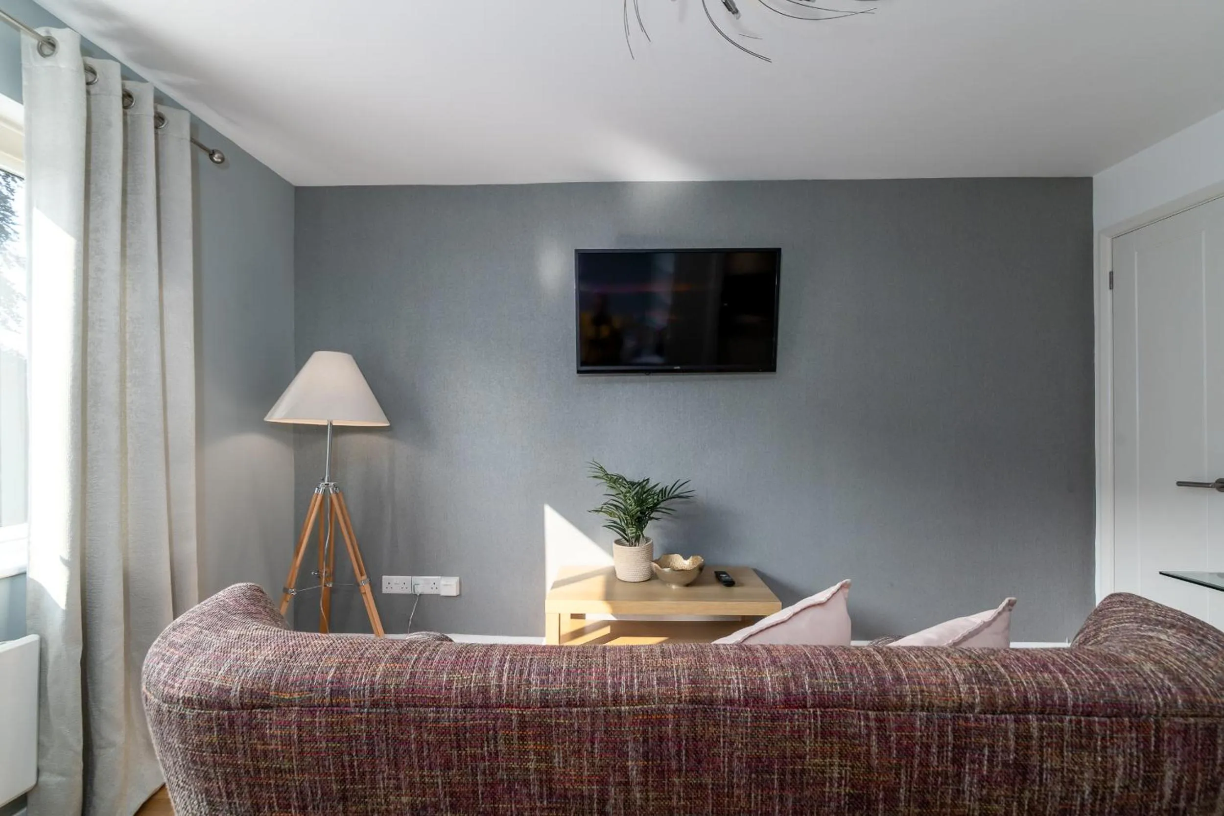 TV and multimedia in Alison Court - Urban Apartments