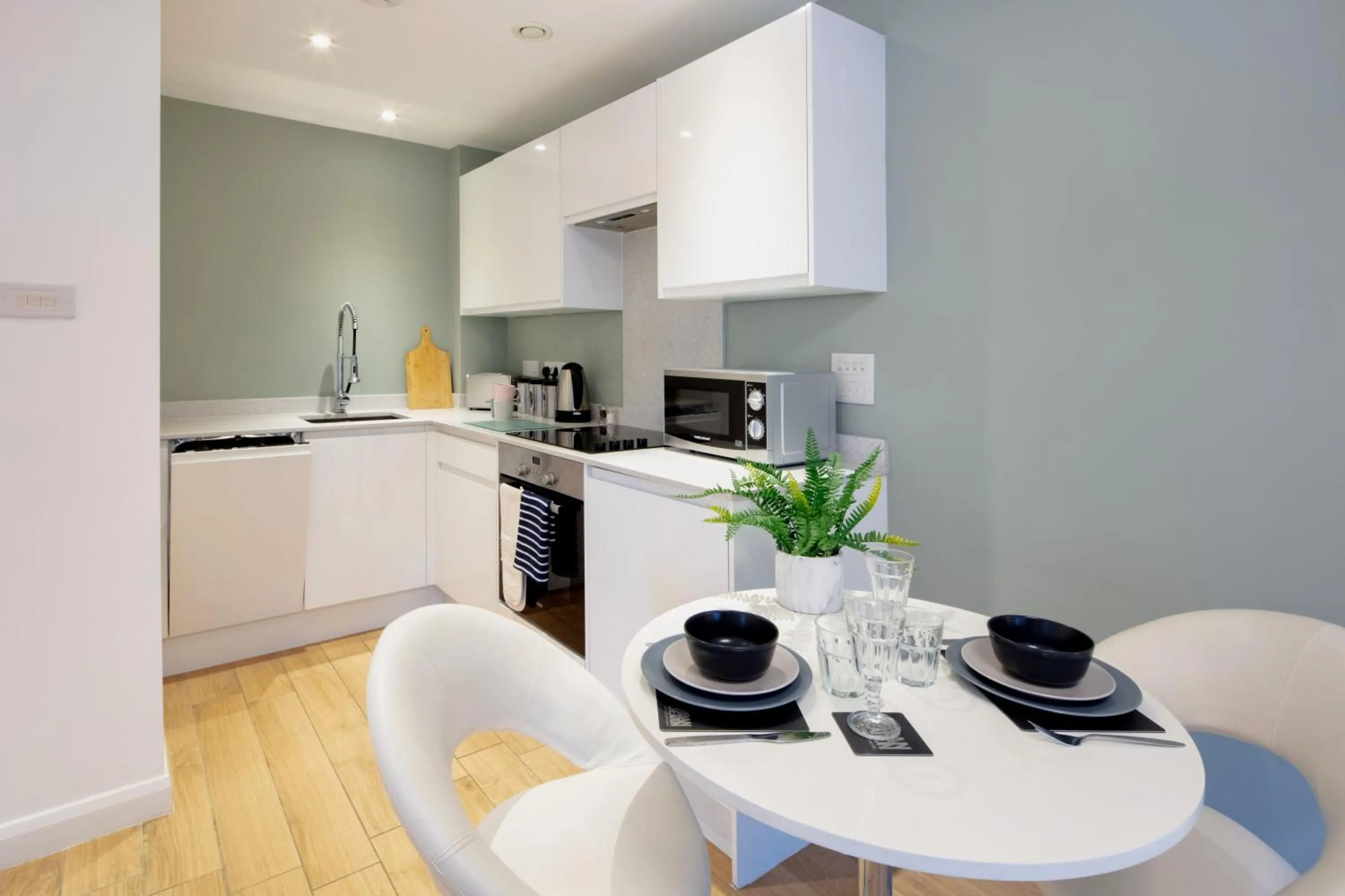 Kitchen or kitchenette in Alison Court - Urban Apartments