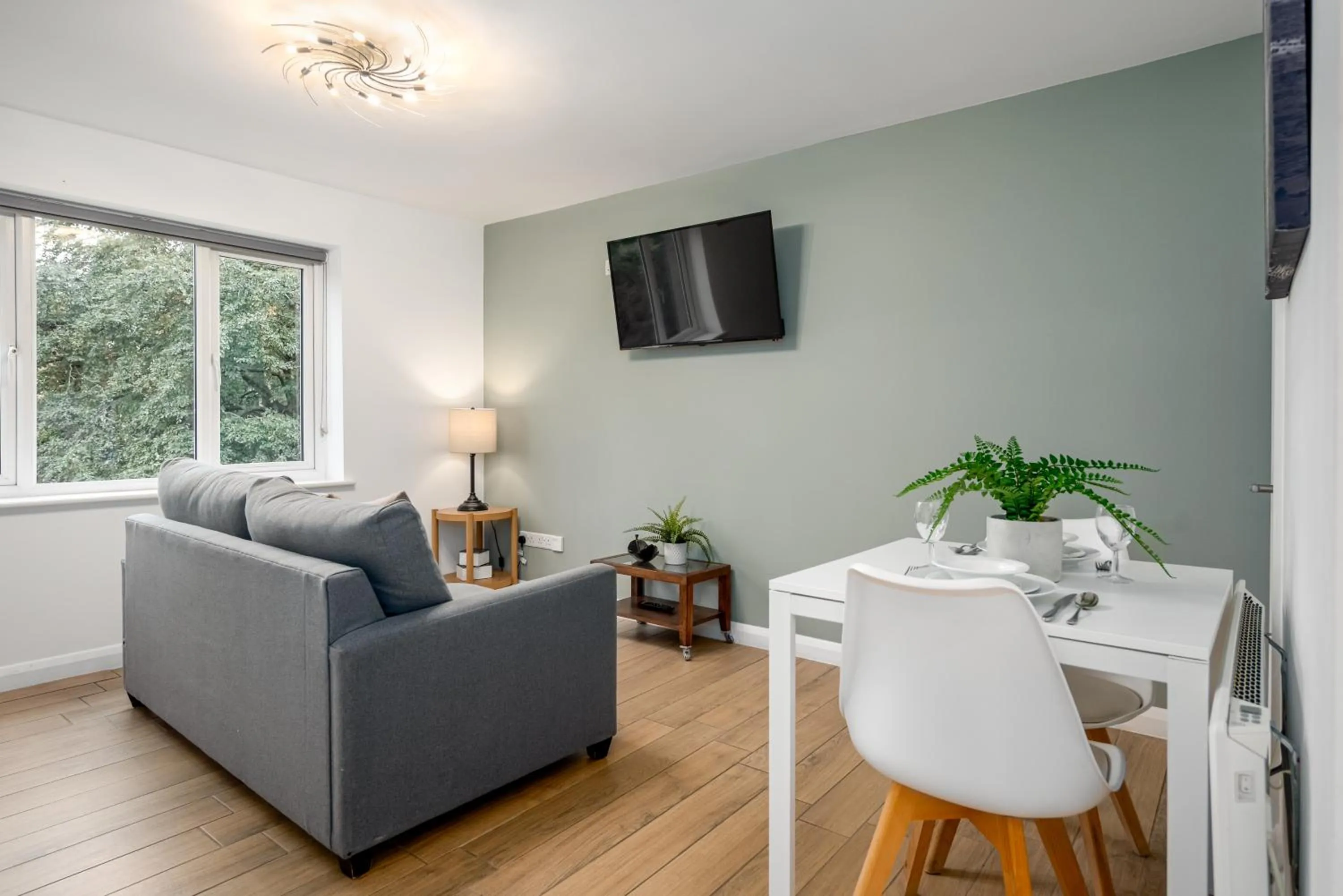 TV and multimedia in Alison Court - Urban Apartments