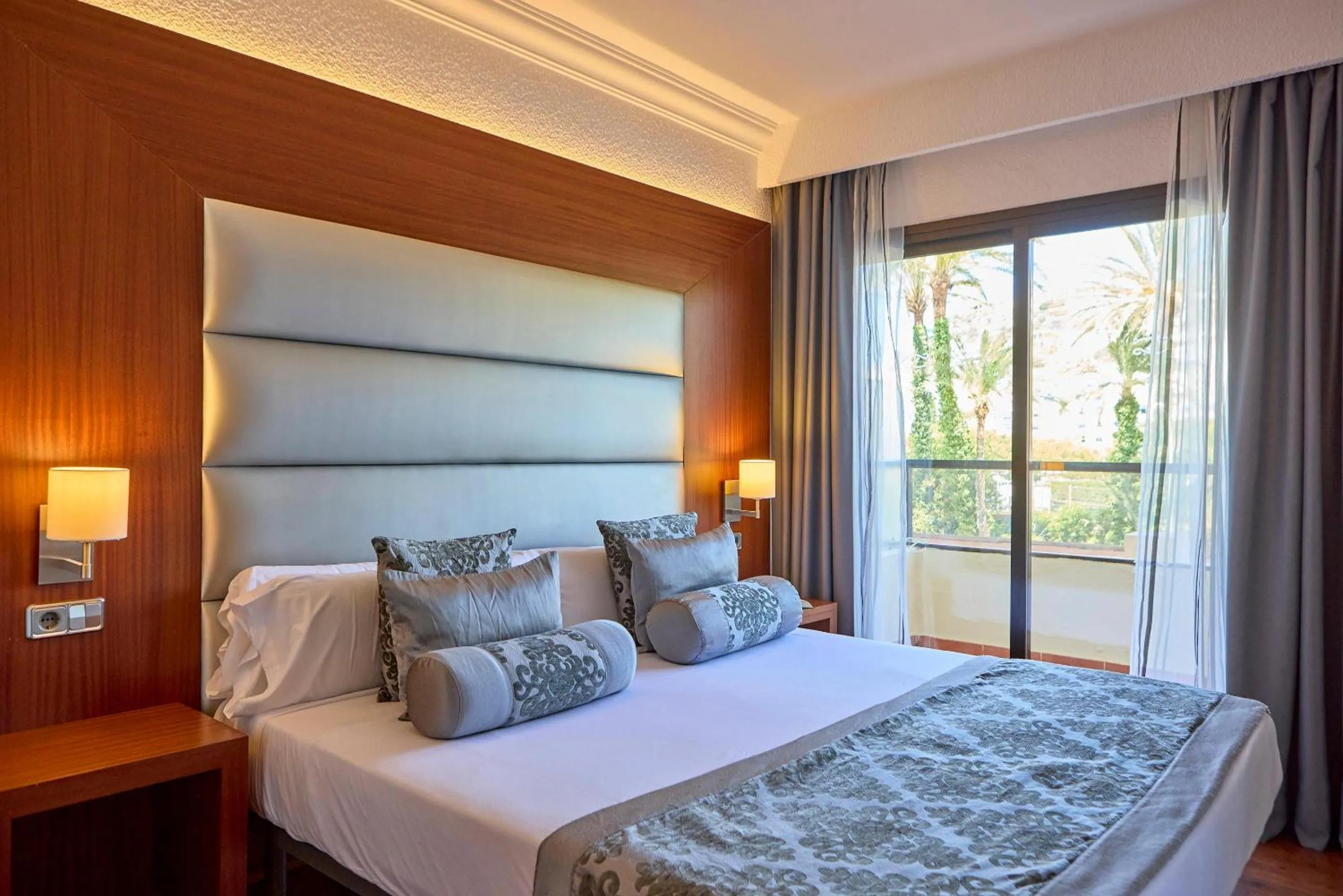 Photo of the whole room, Bed in Zafiro Rey Don Jaime