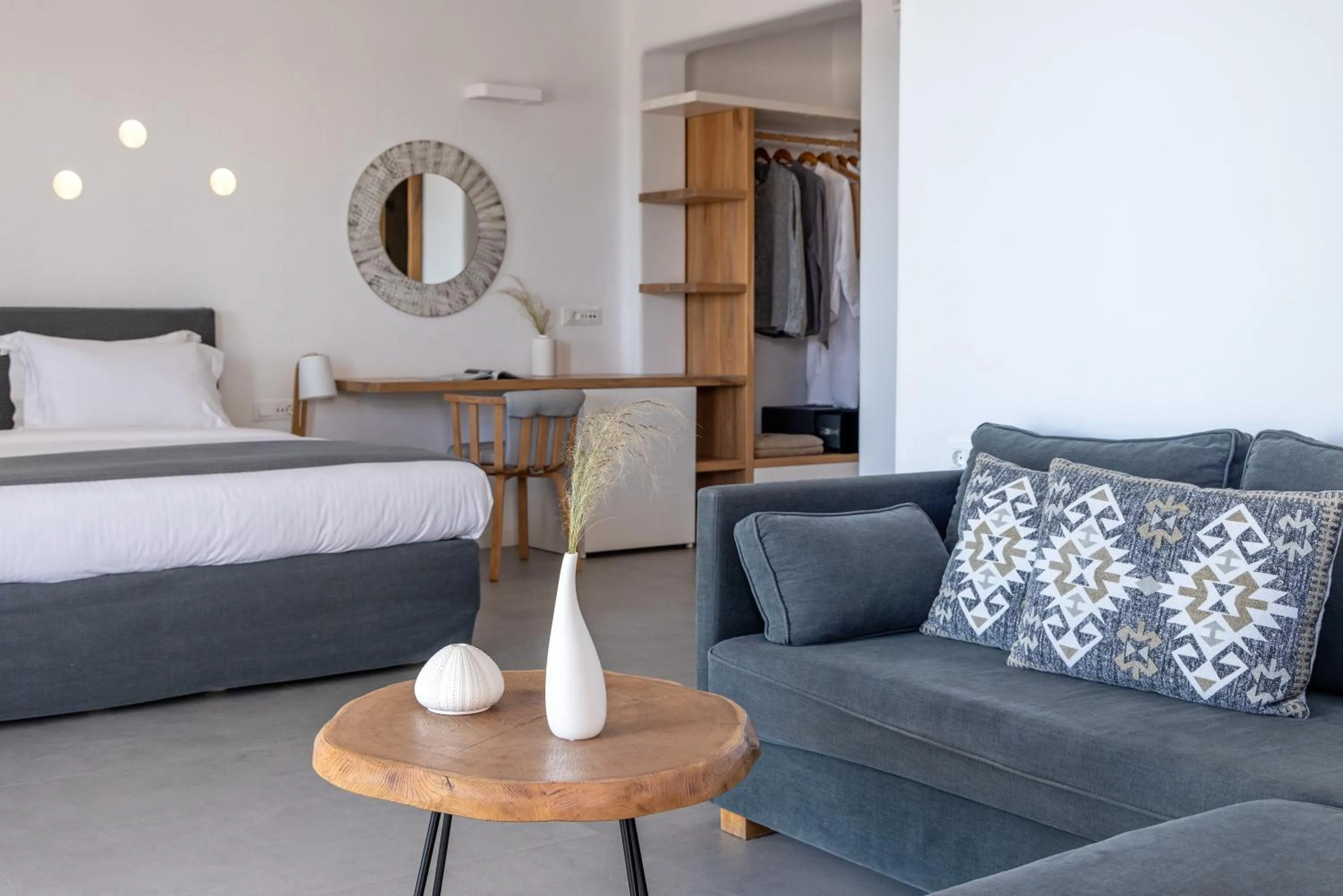 Photo of the whole room, Bed in Elia Mykonos Resort