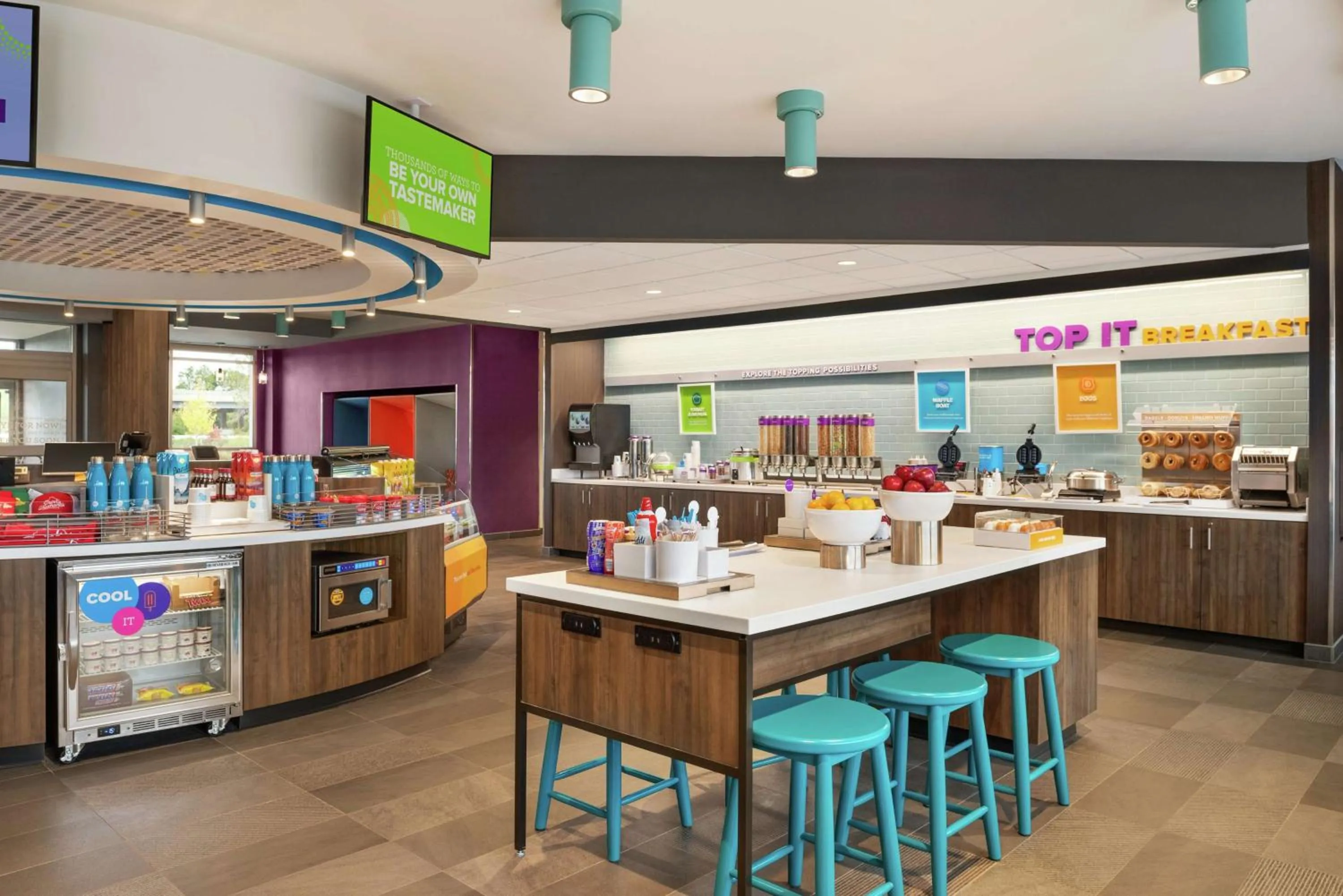 Breakfast in Tru By Hilton Milwaukee Brookfield