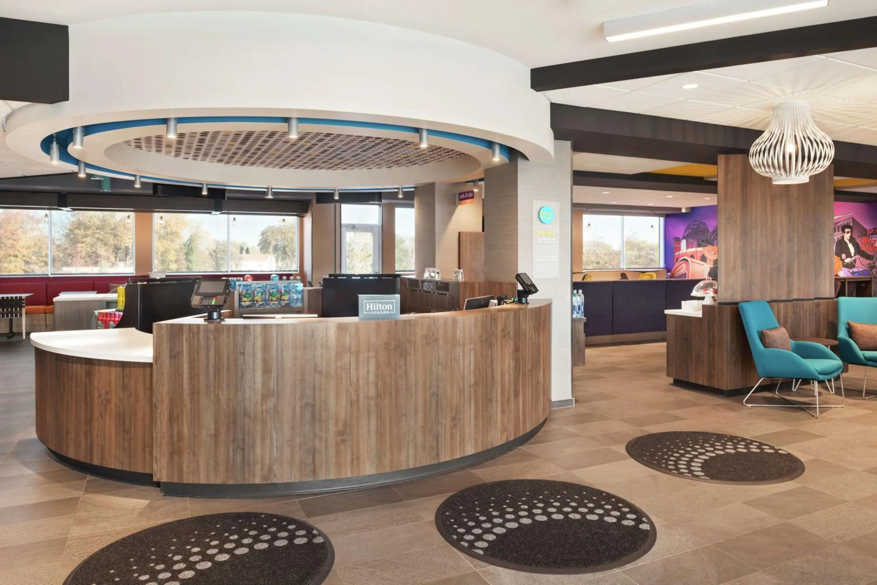 Lobby or reception in Tru By Hilton Milwaukee Brookfield
