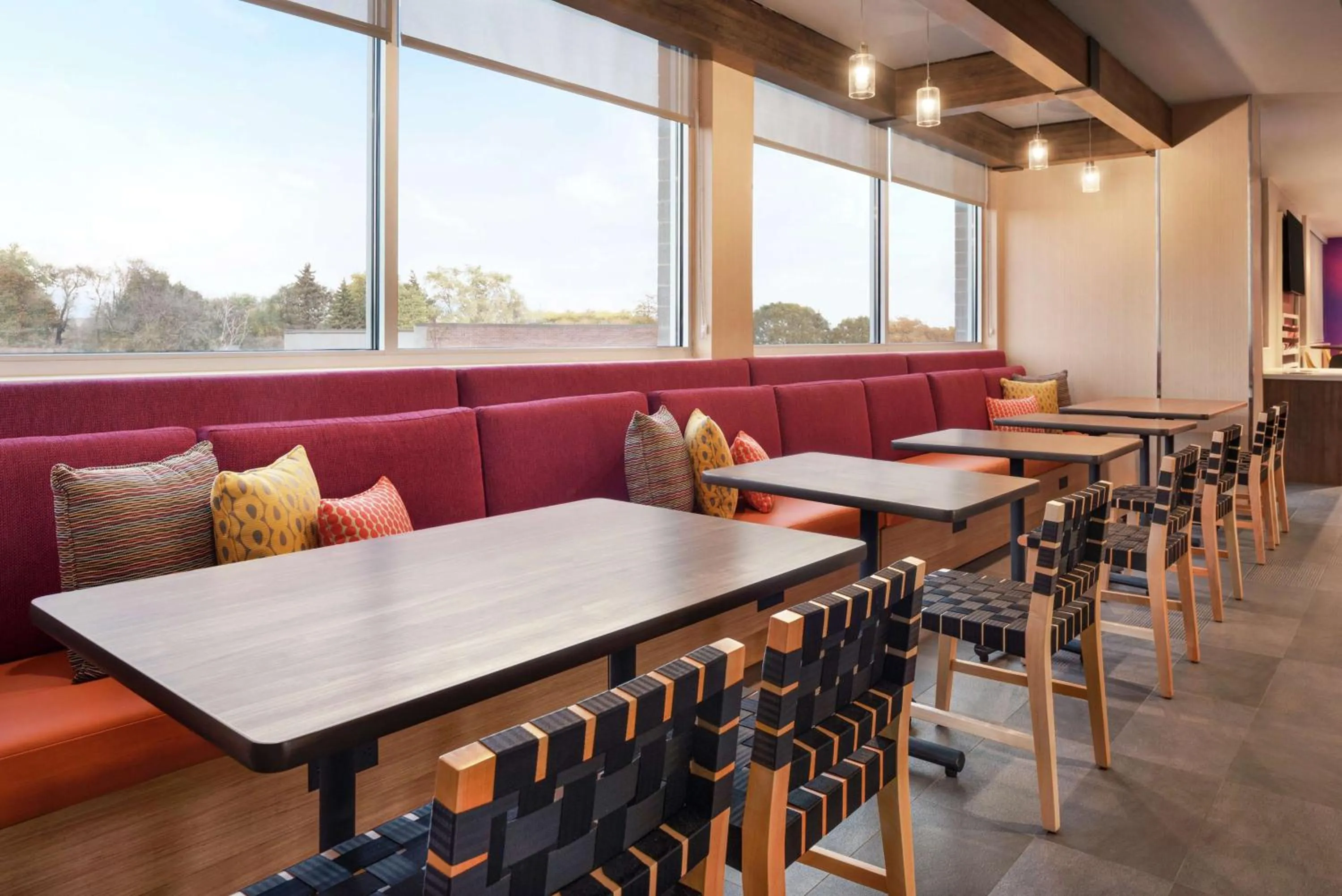 Lobby or reception in Tru By Hilton Milwaukee Brookfield