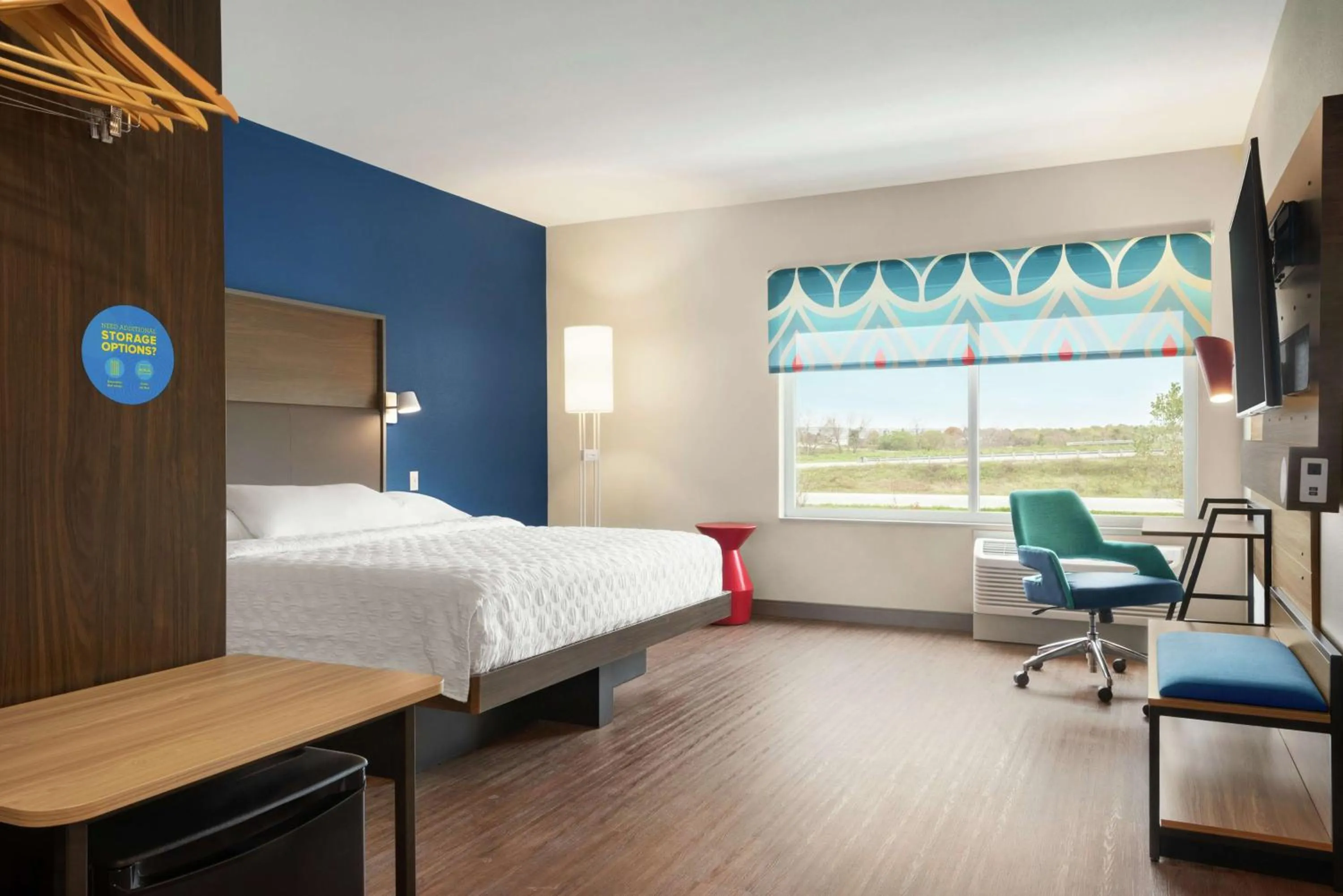 Bedroom, Bed in Tru By Hilton Milwaukee Brookfield