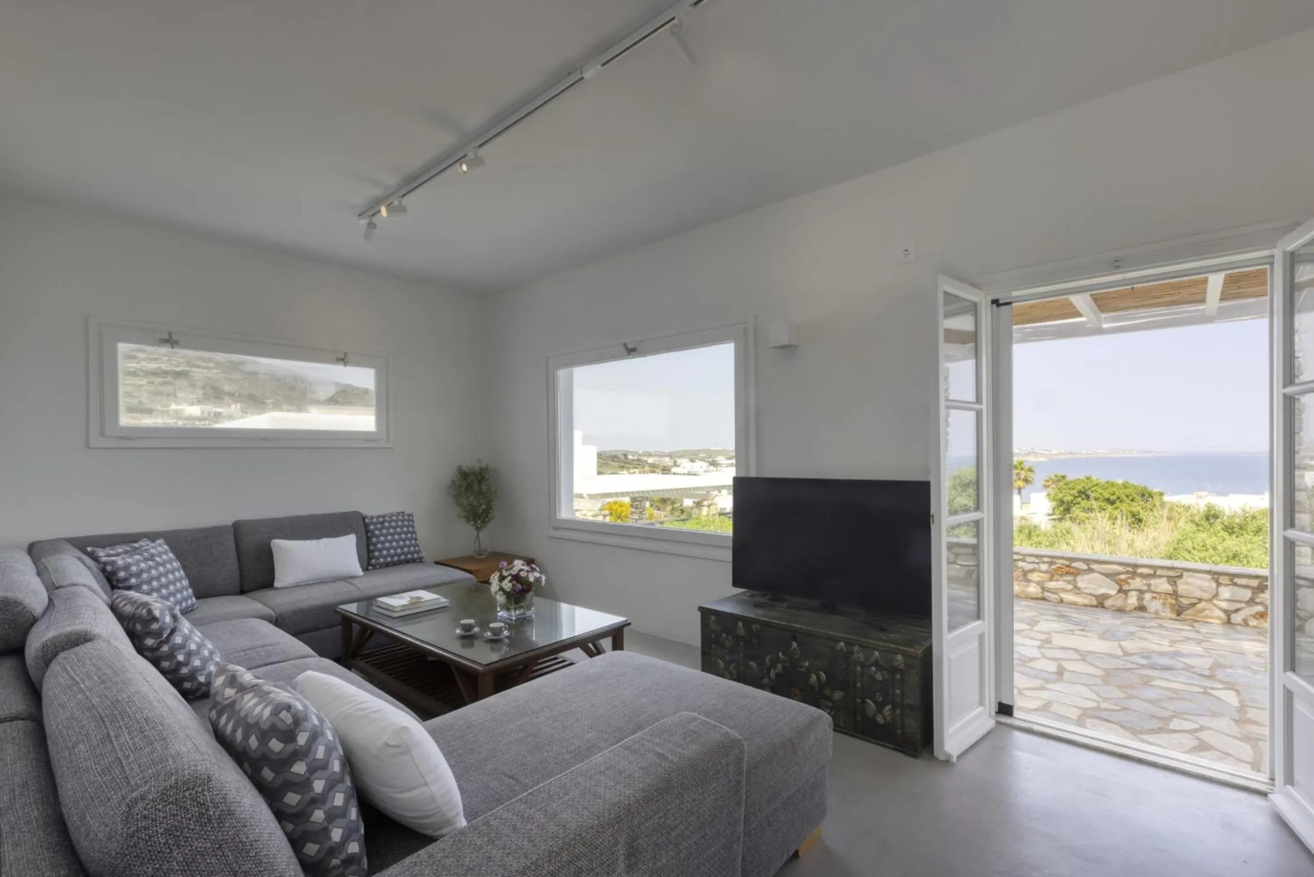 Communal lounge/ TV room in Villa Alkyoni · Beautiful 8-person Family Villa with Great Views