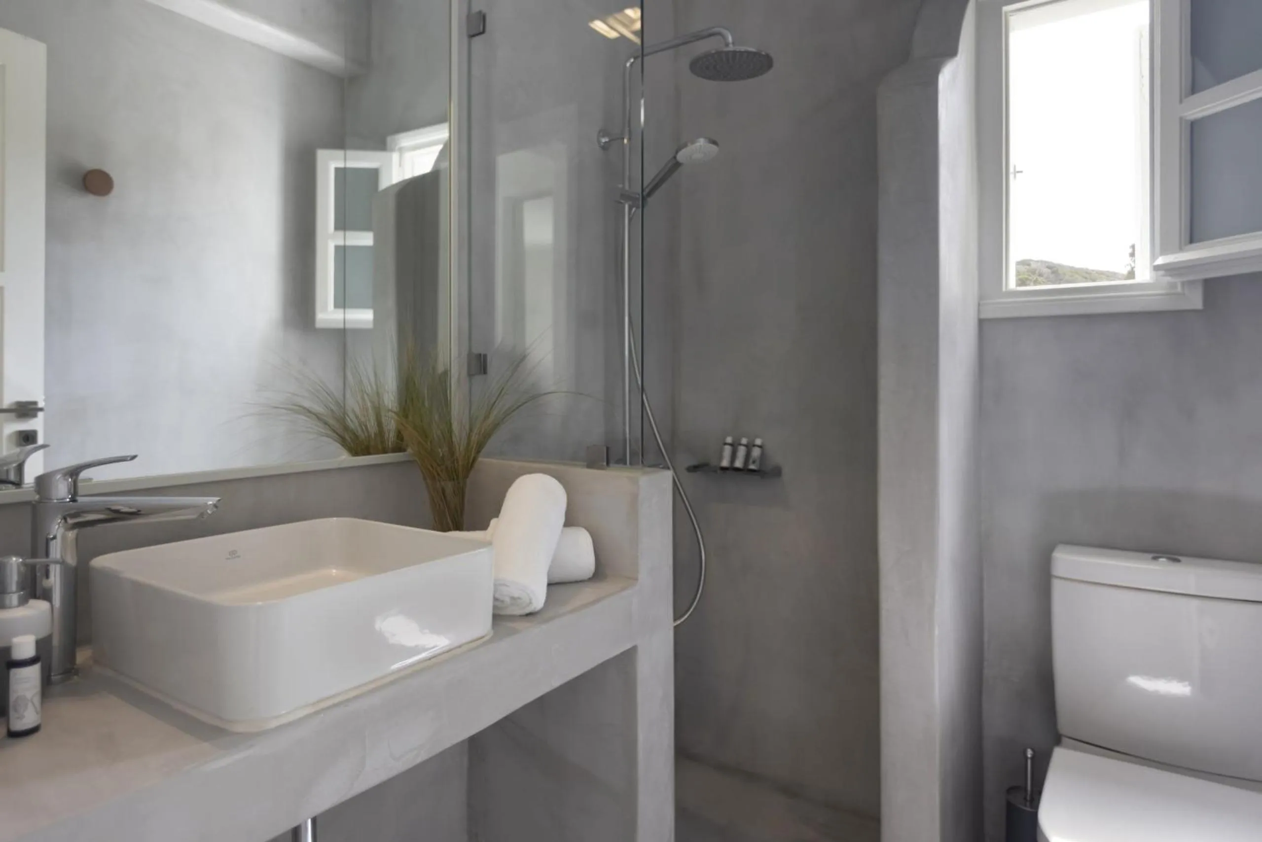 Bathroom in Villa Alkyoni · Beautiful 8-person Family Villa with Great Views