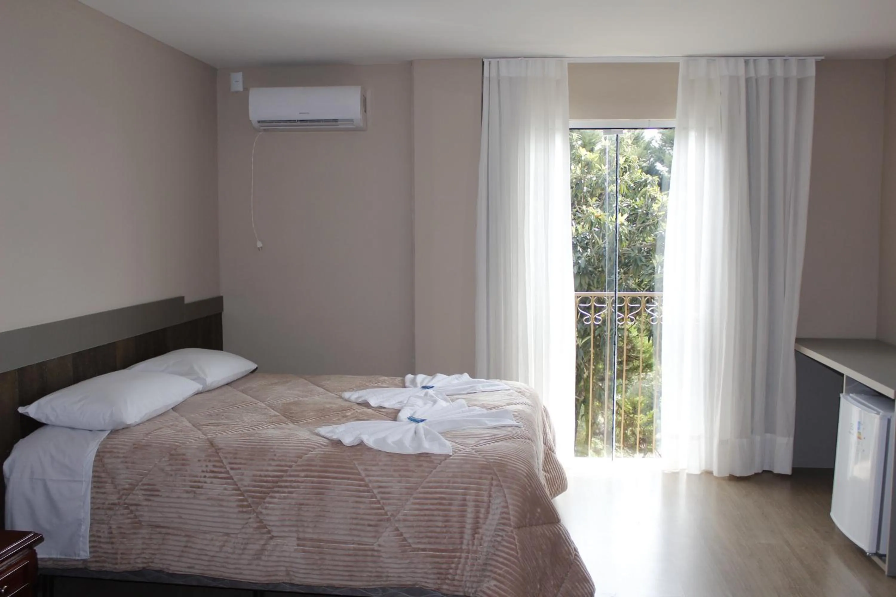 Photo of the whole room, Bed in Pousada Essência Serrana Gramado