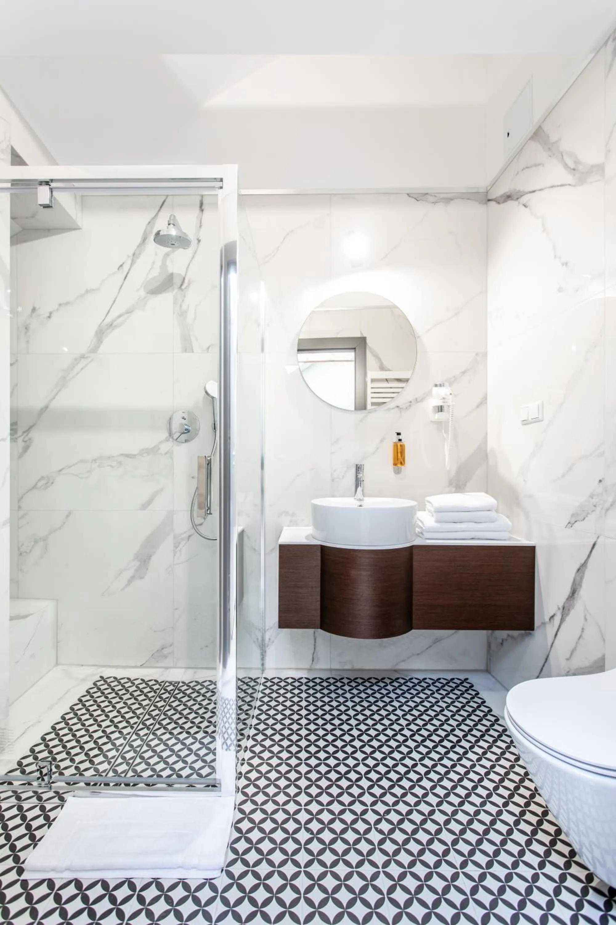 Shower in Jakubowy Hotel