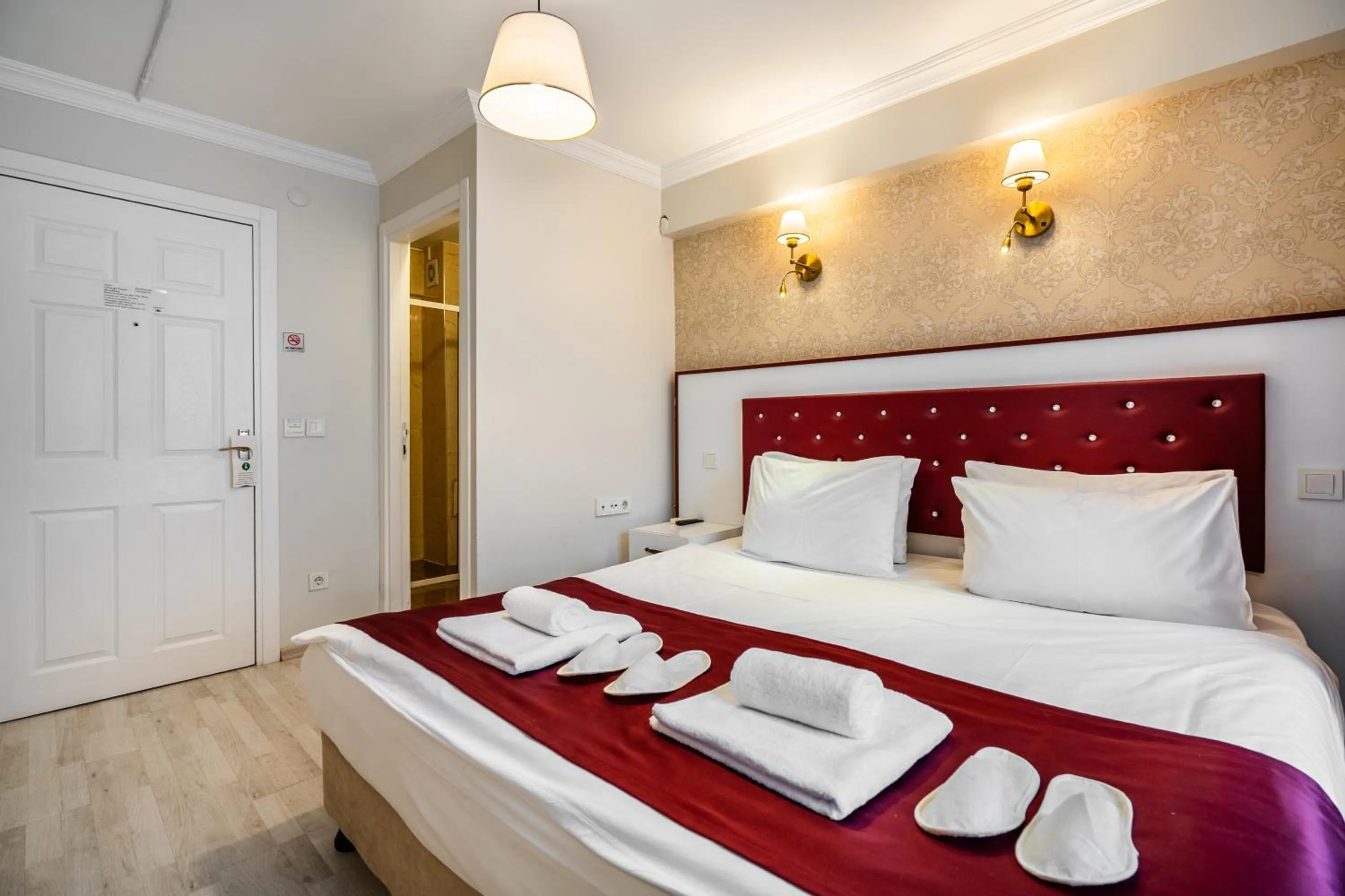 Bedroom, Bed in Cihangir Palace Hotel