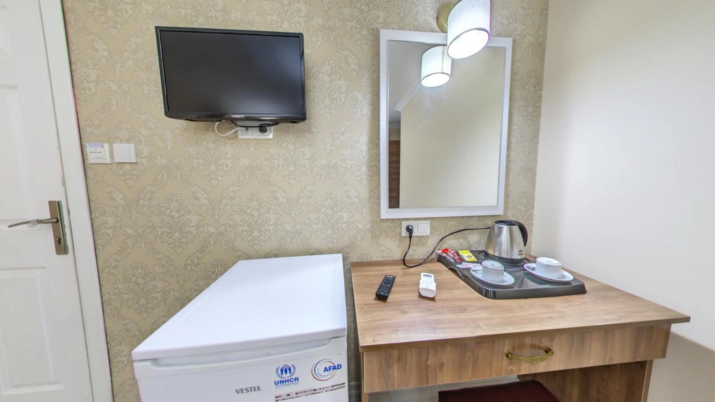 Communal lounge/ TV room in Cihangir Palace Hotel