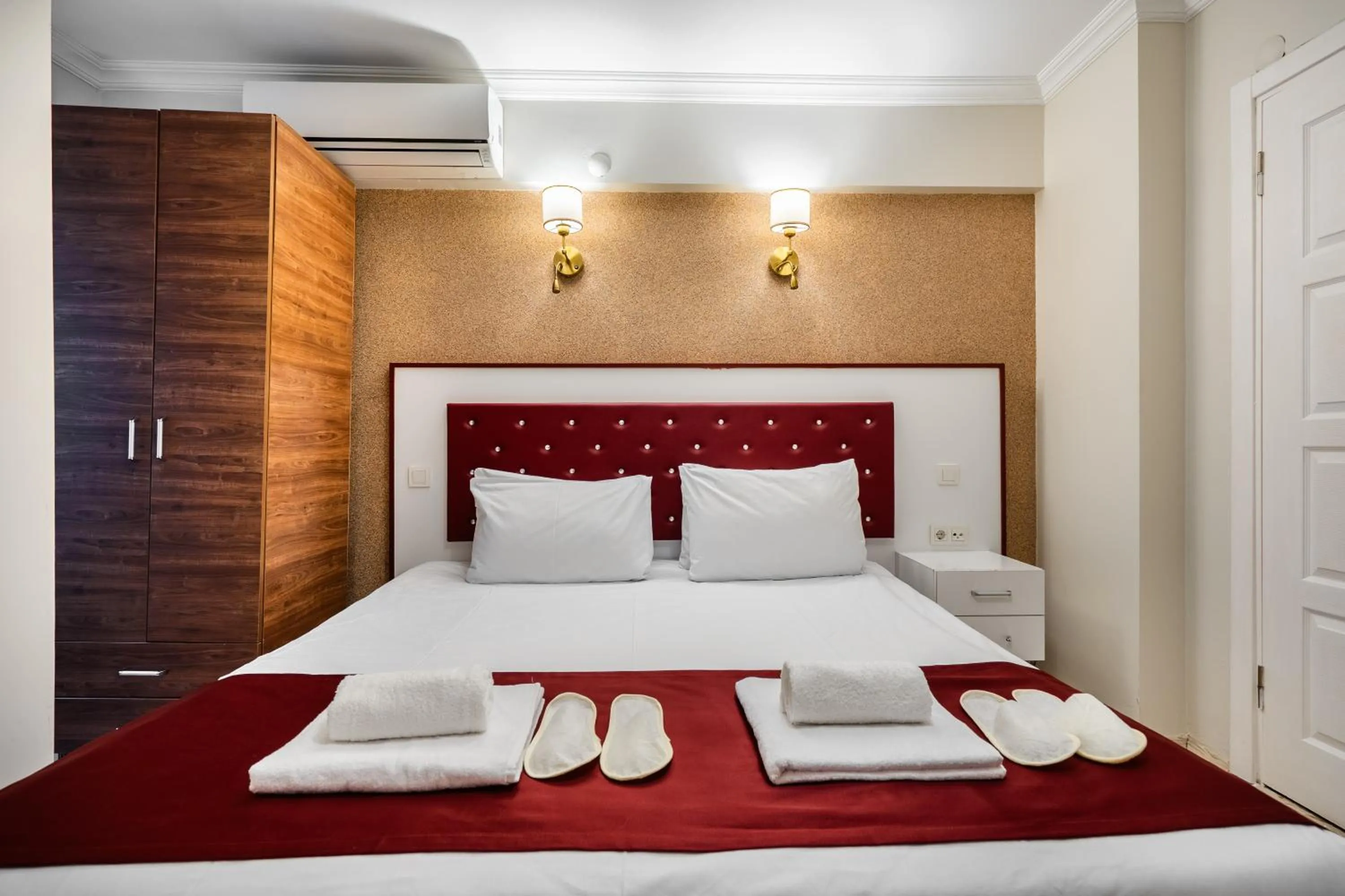 Bed in Cihangir Palace Hotel