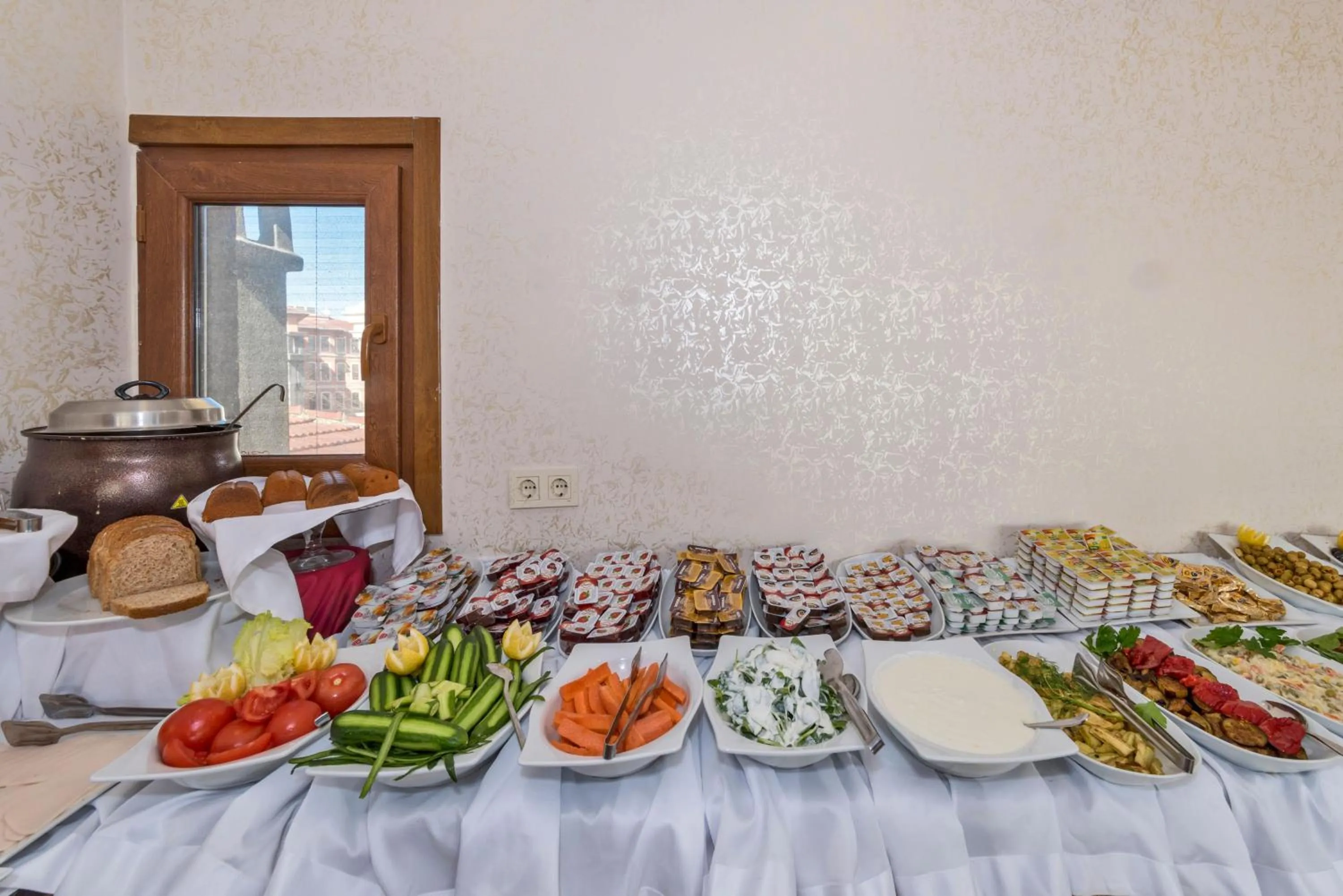 Food and drinks in Cihangir Palace Hotel
