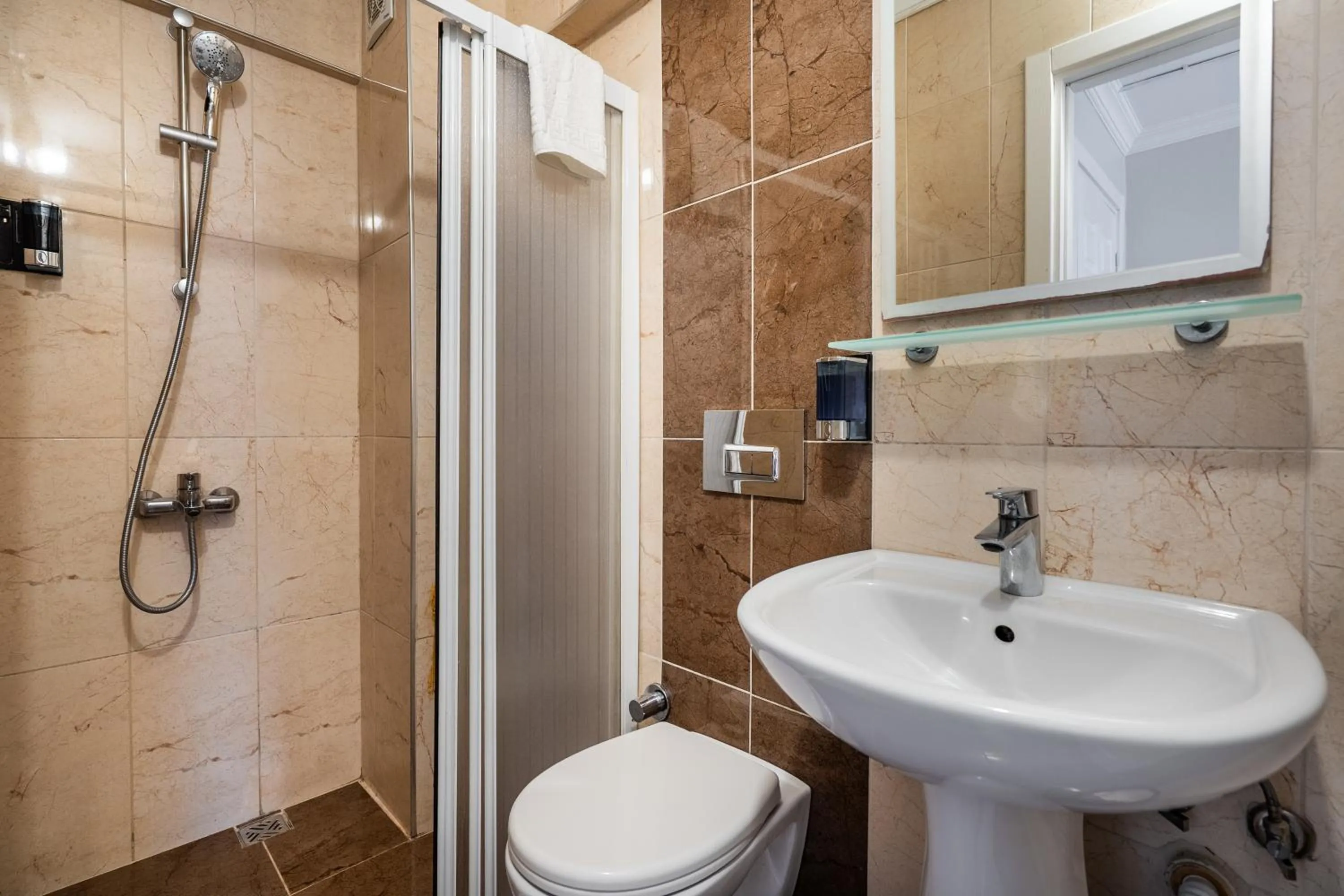 Bathroom in Cihangir Palace Hotel