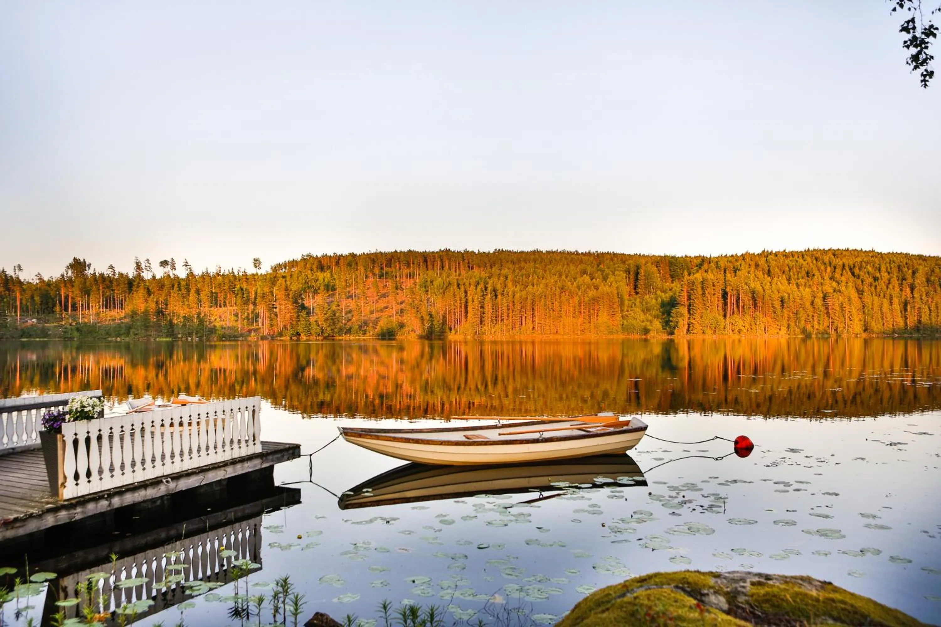 Lake view in Hennickehammars Herrgård