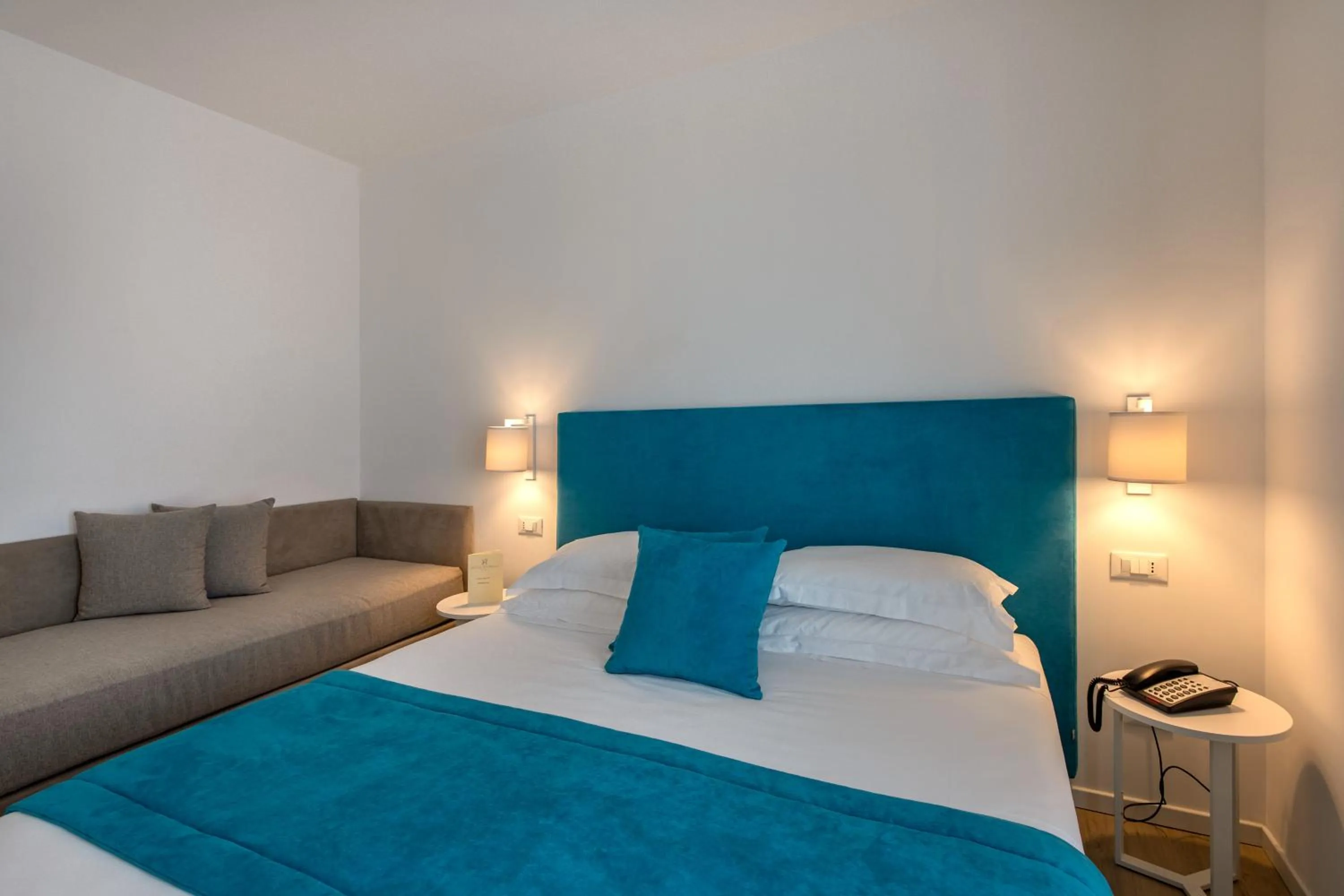 Photo of the whole room, Bed in Hotel Isabella Sorrento