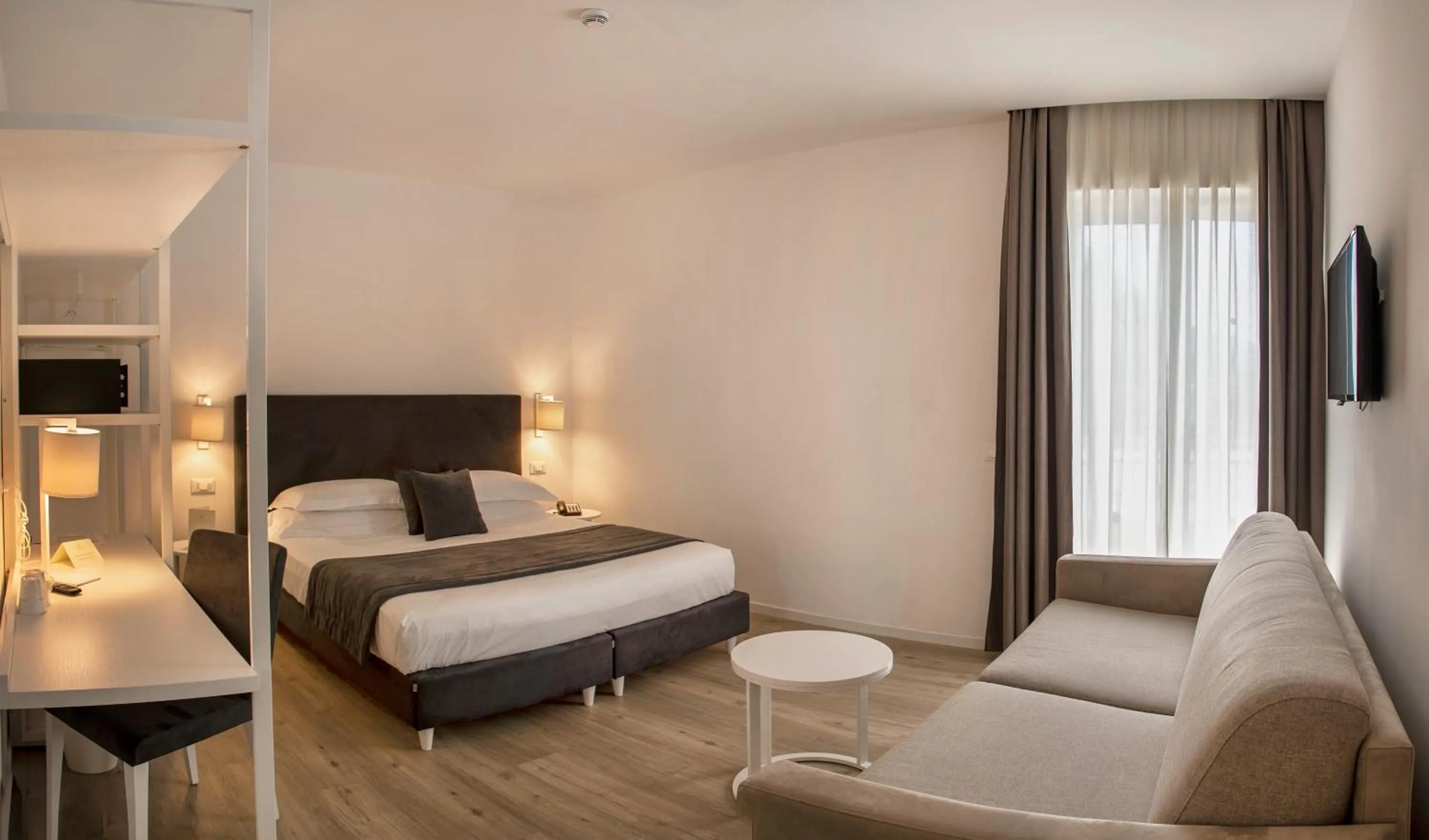 Photo of the whole room, Bed in Hotel Isabella Sorrento