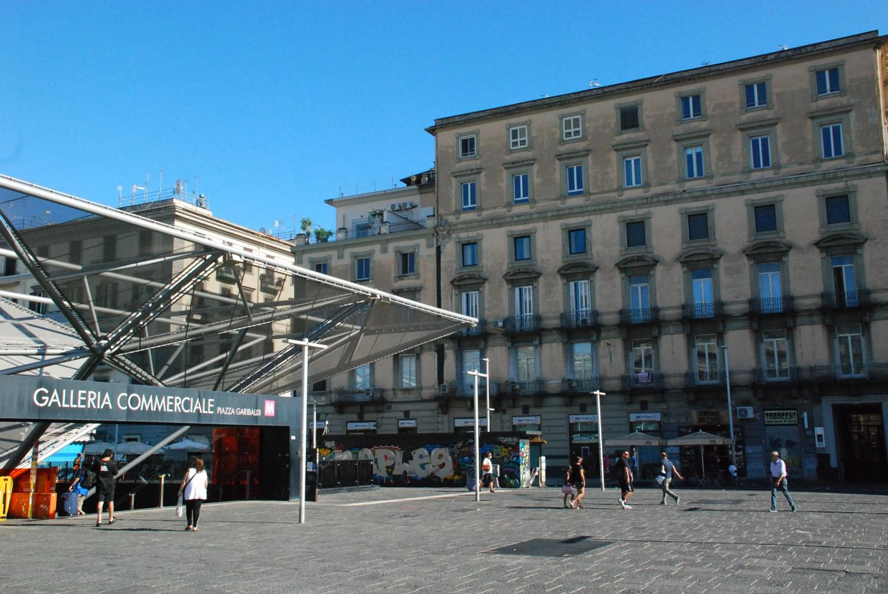 Facade/entrance in Garibaldi 136