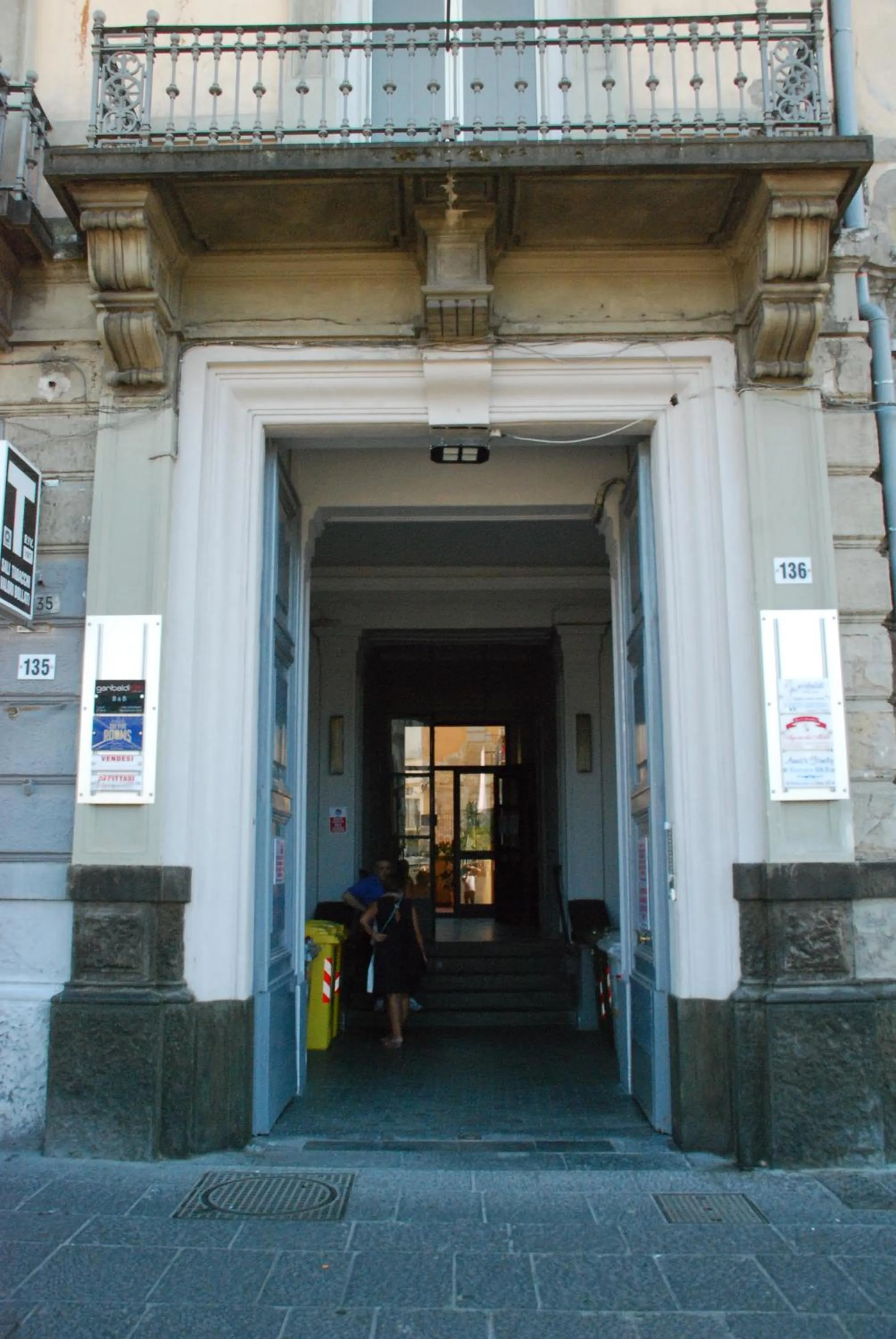 Facade/entrance in Garibaldi 136