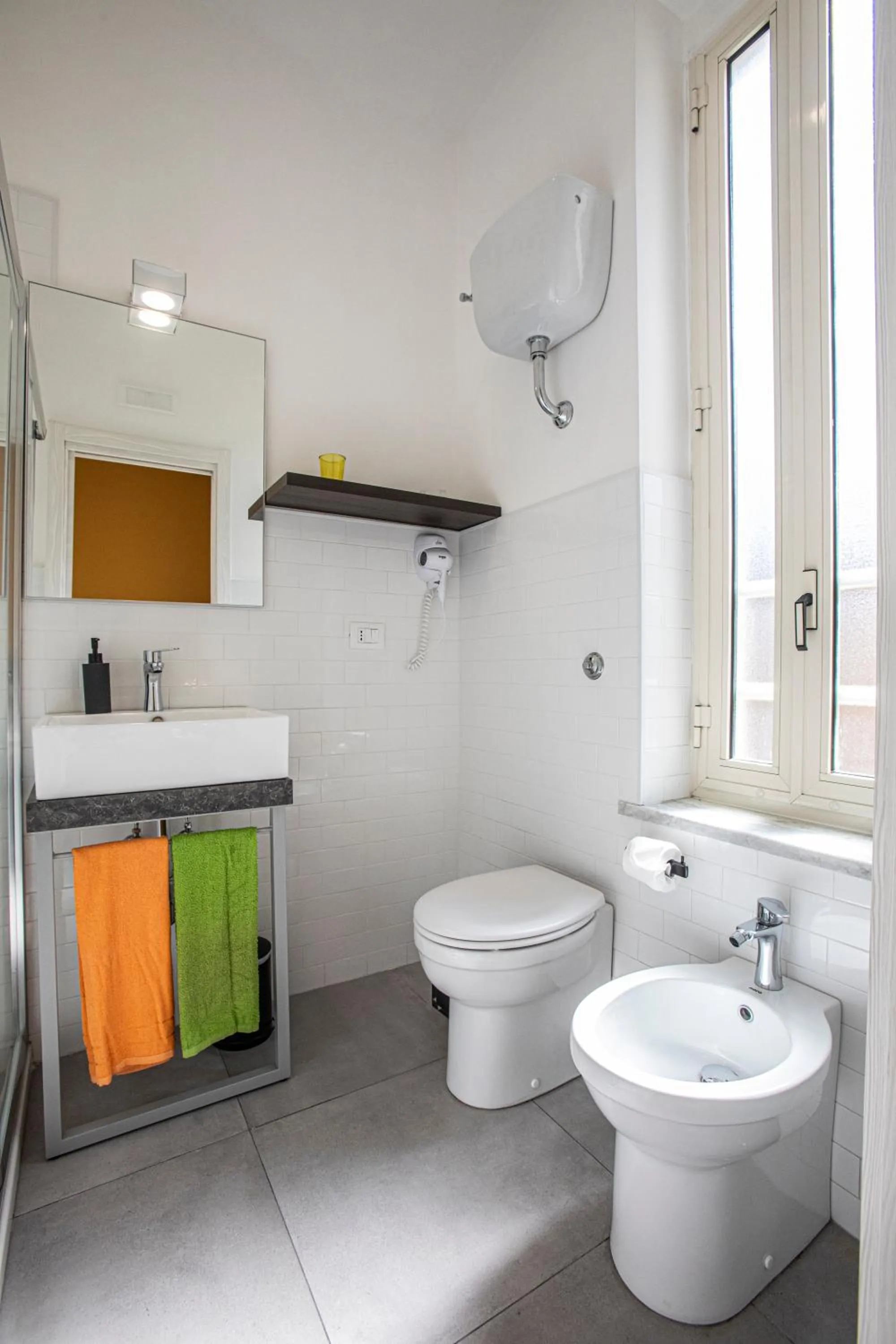 Toilet in Garibaldi 136