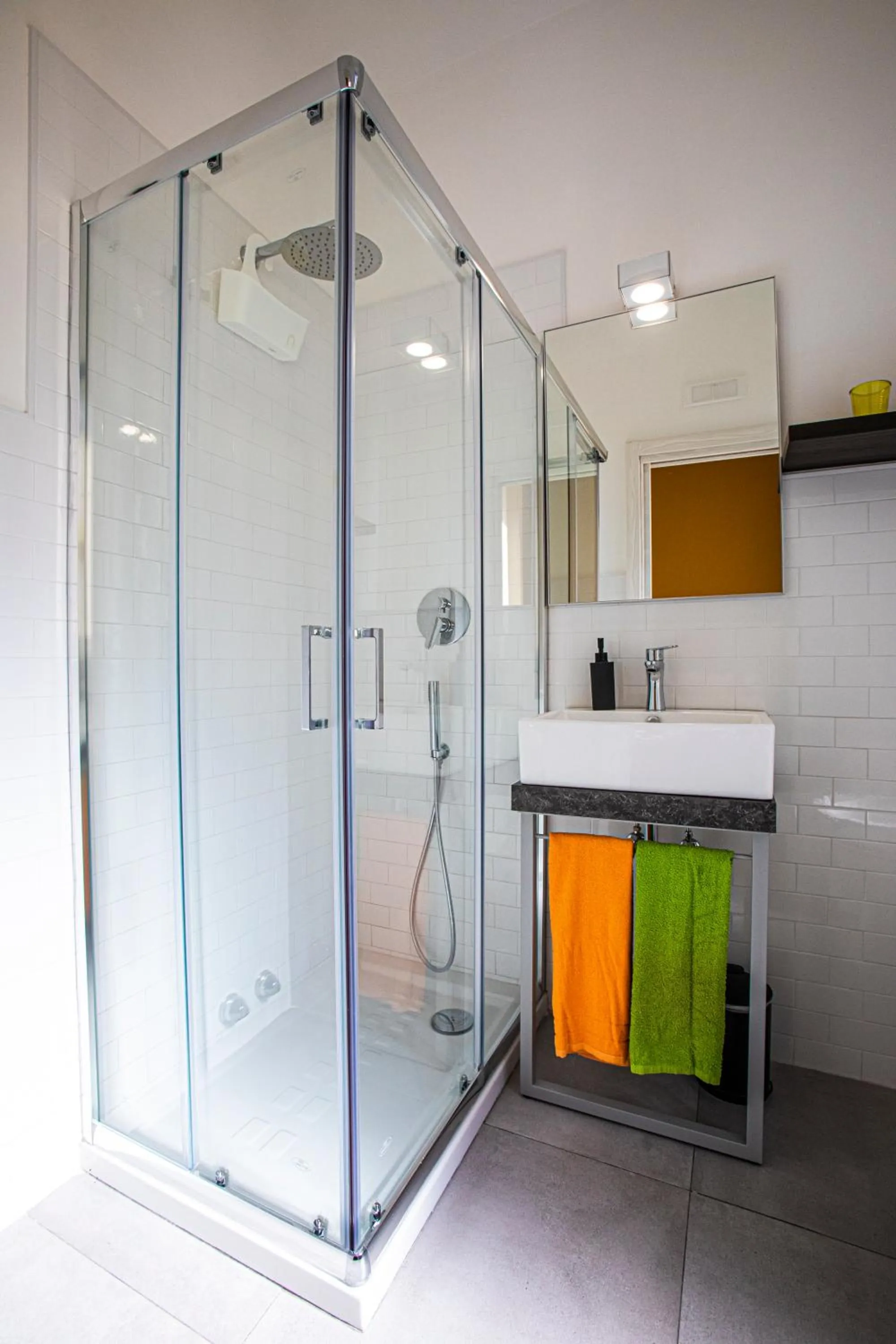 Shower in Garibaldi 136