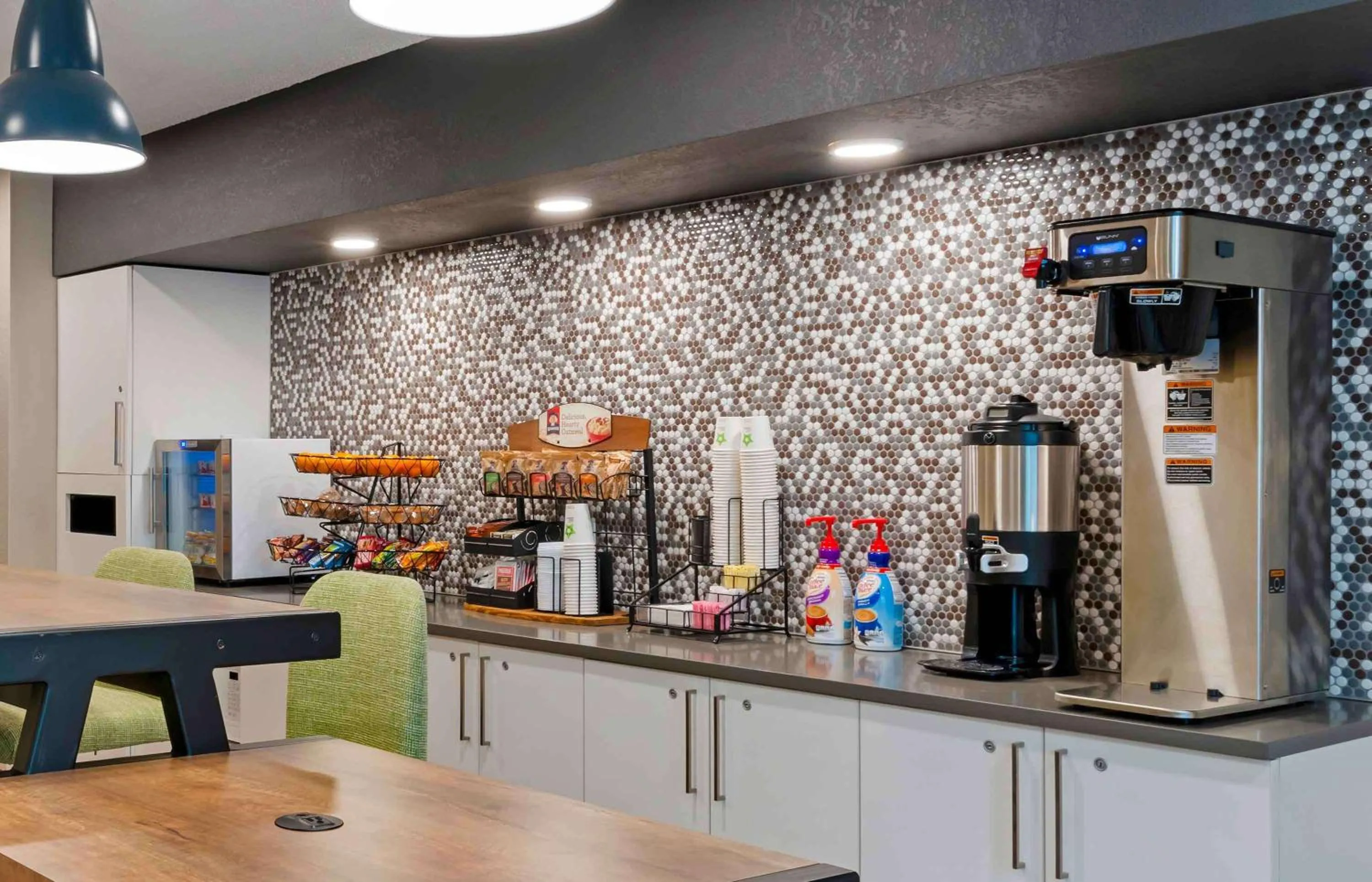 Breakfast in Extended Stay America Premier Suites - Miami - Coral Gables