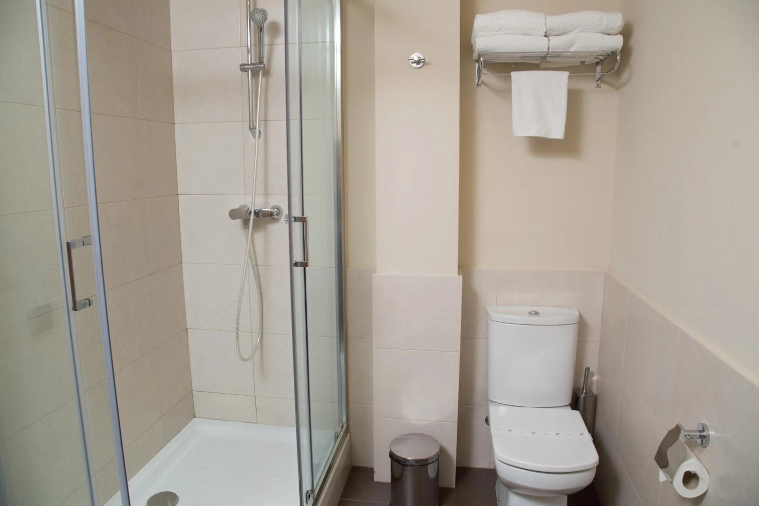 Bathroom in Pierre & Vacances Barcelona Sants