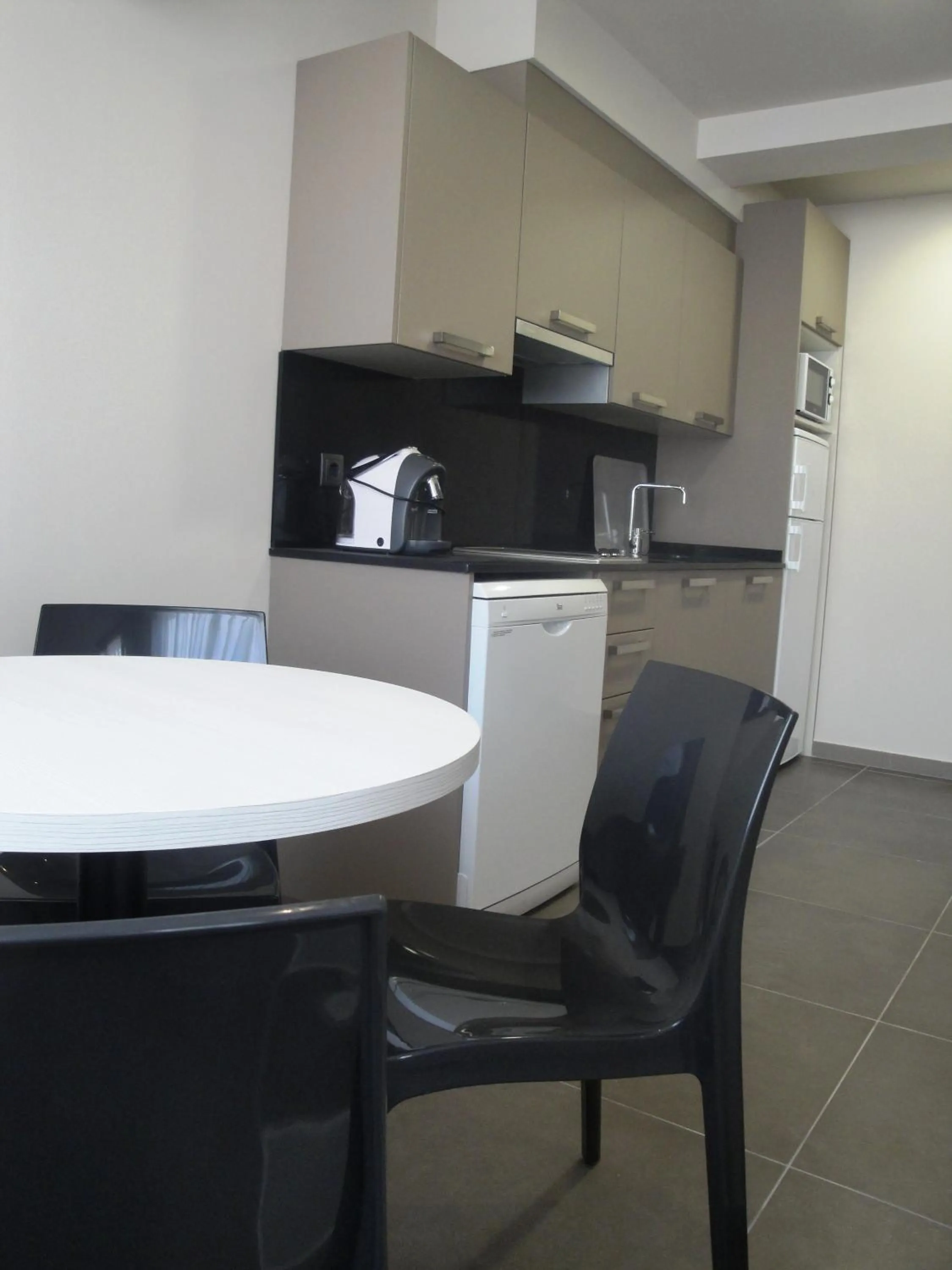 Dining area in Pierre & Vacances Barcelona Sants