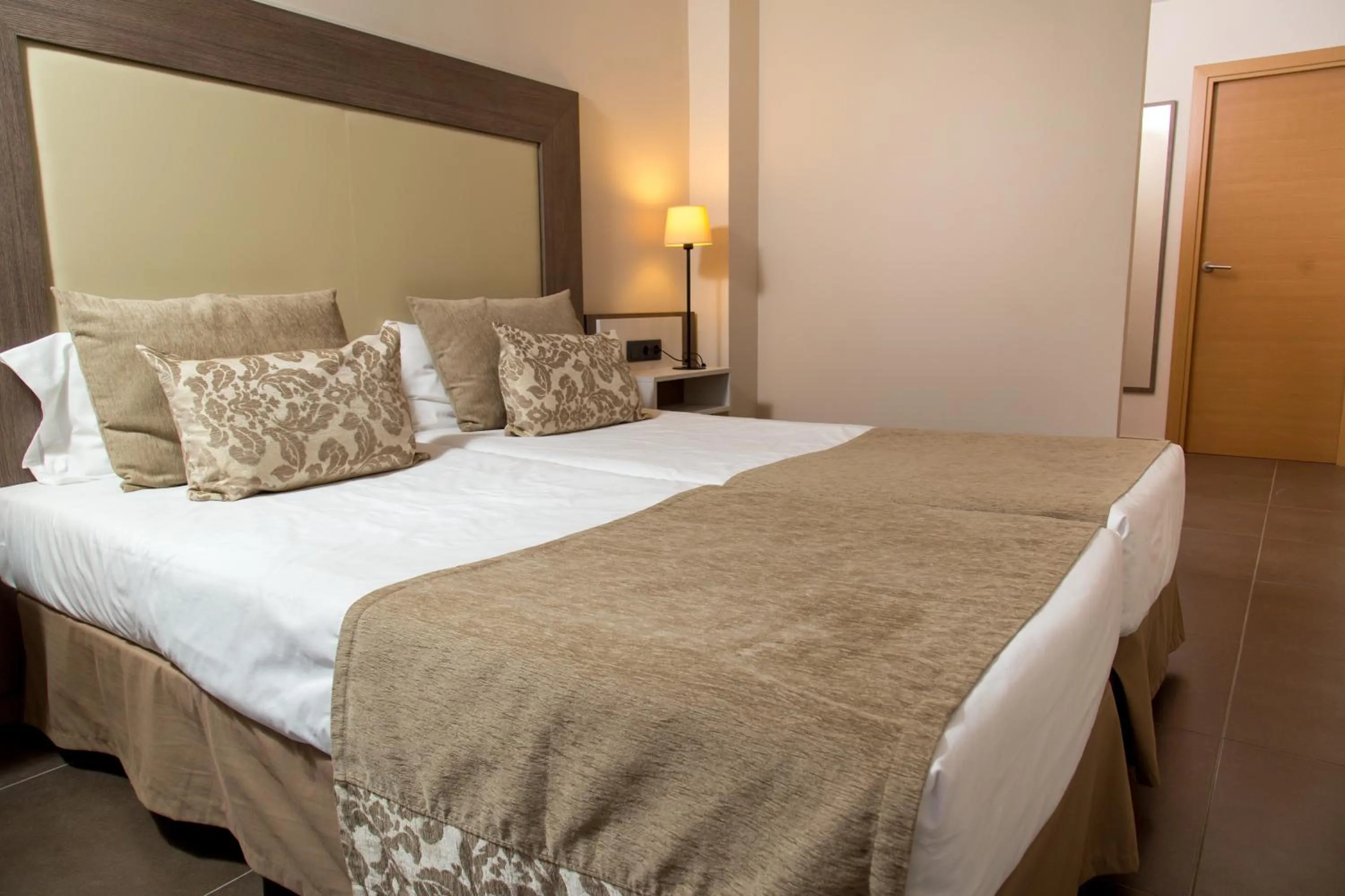 Photo of the whole room, Bed in Pierre & Vacances Barcelona Sants