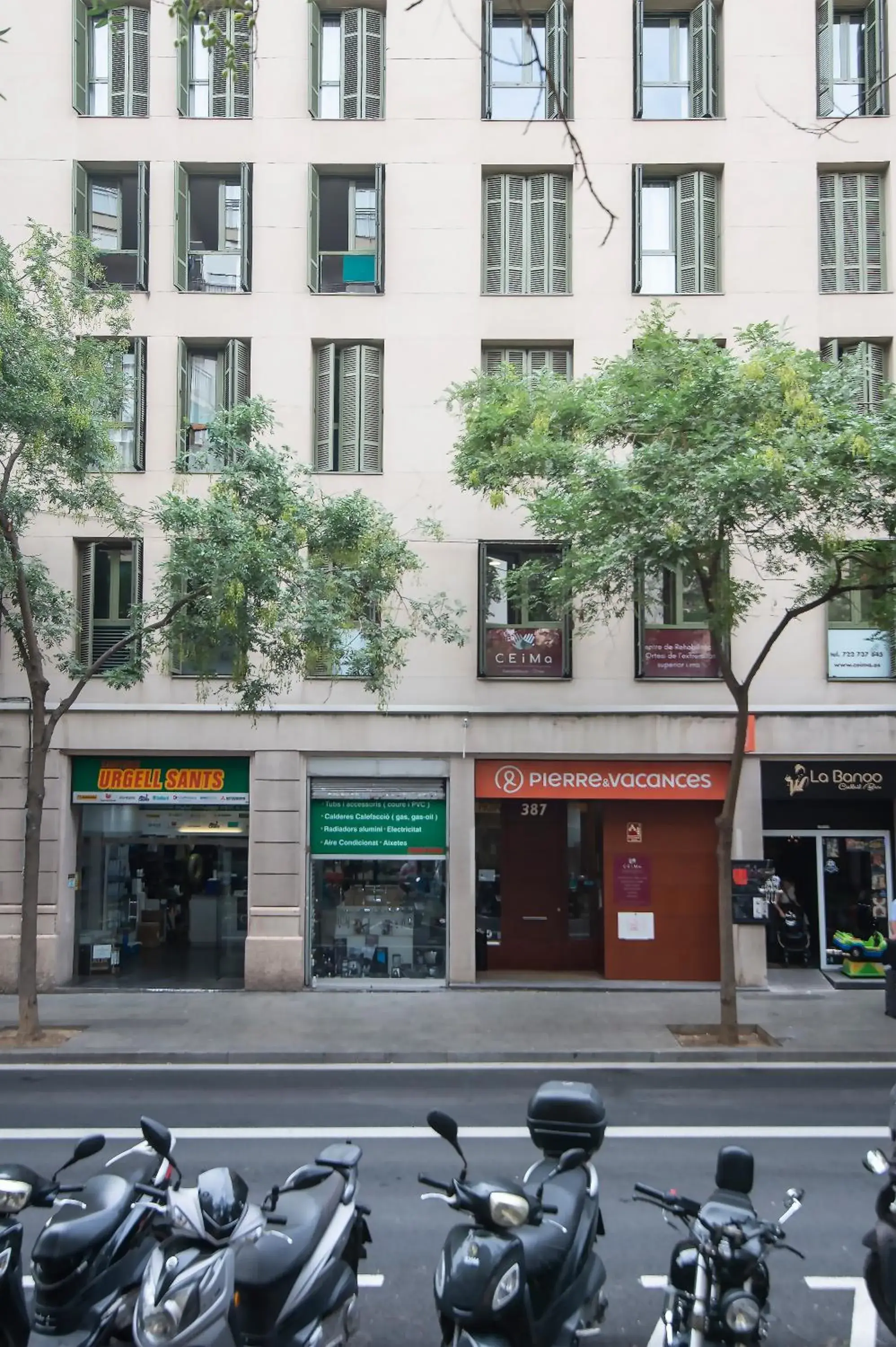 Facade/entrance in Pierre & Vacances Barcelona Sants Facade/entrance in Pierre & Vacances Barcelona Sants