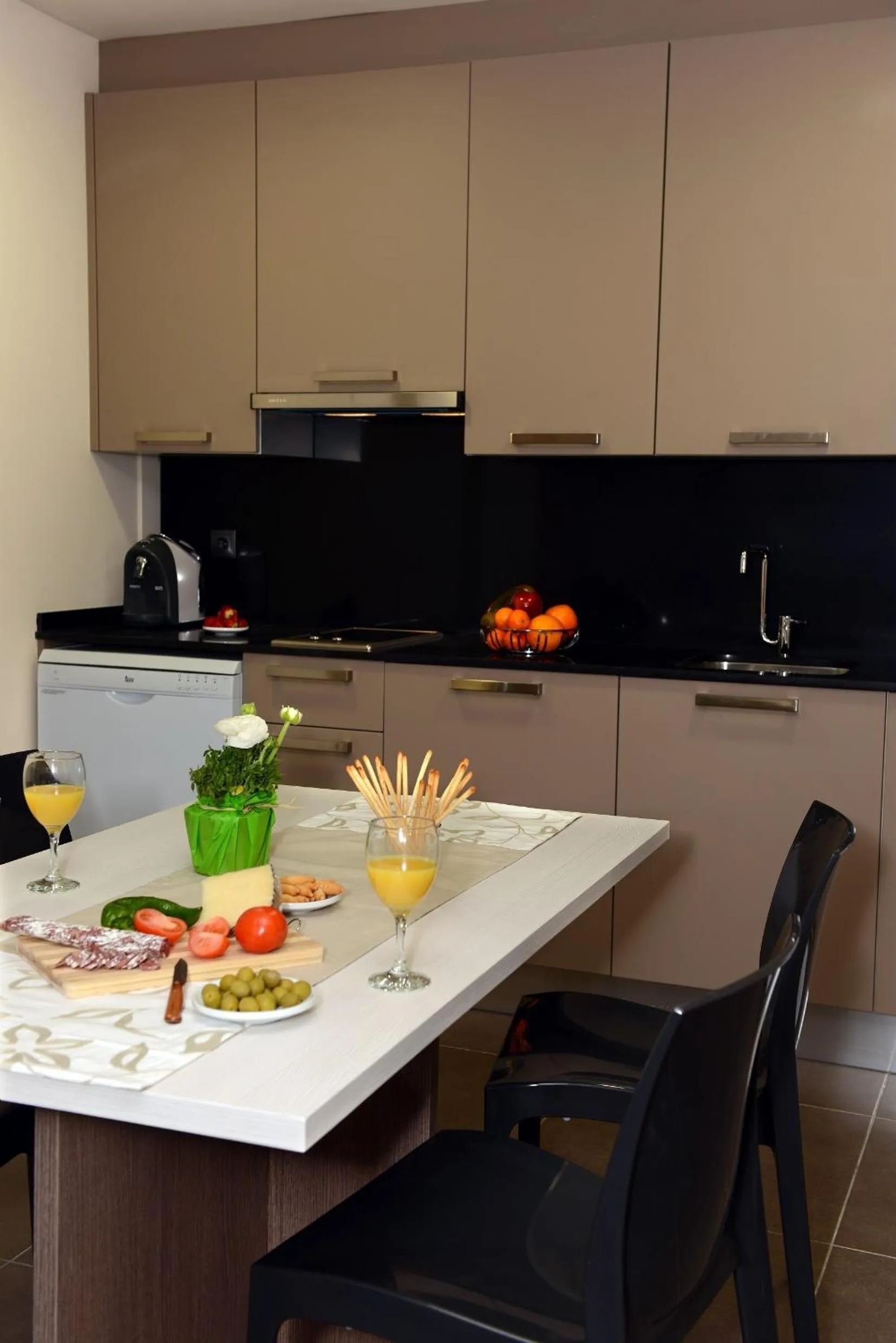 Kitchen or kitchenette in Pierre & Vacances Barcelona Sants