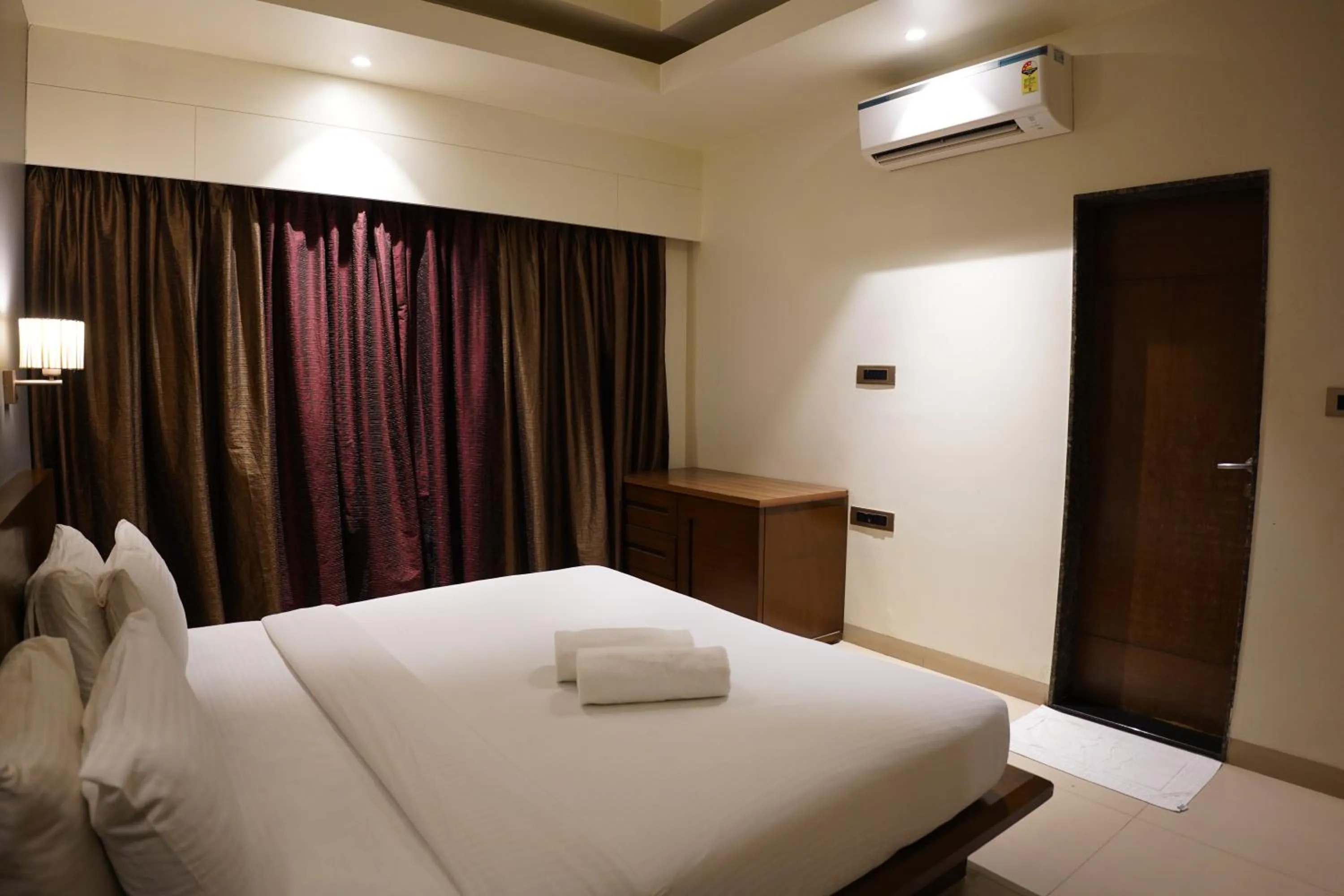 Bed in Hotel Sadanand Regency - Newly Renovated