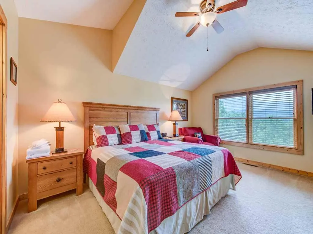 Bedroom, Bed in Highpoint Escape