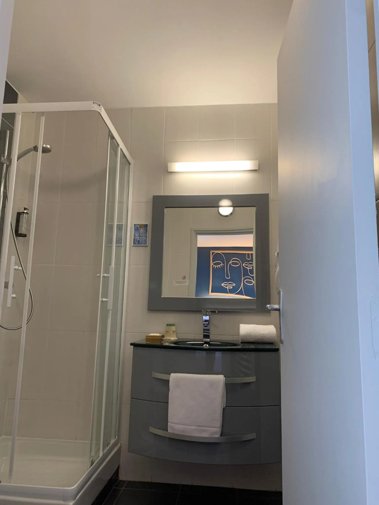 Bathroom in Logis hôtel Aux Berges de l'Aveyron