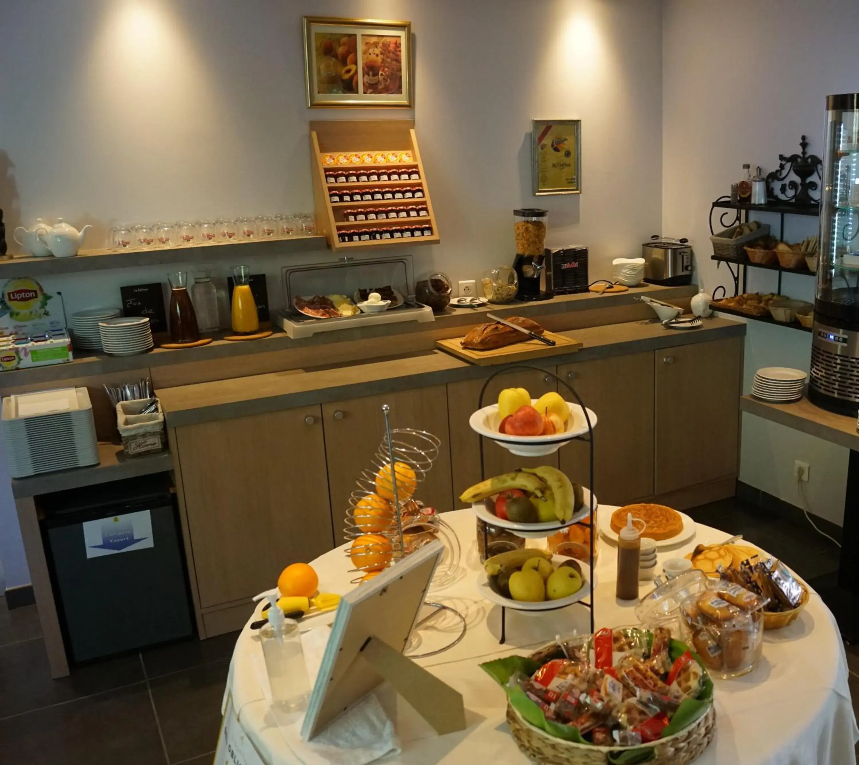 Breakfast in Logis hôtel Aux Berges de l'Aveyron Breakfast in Logis hôtel Aux Berges de l'Aveyron