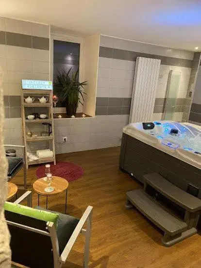 Spa and wellness centre/facilities in Logis hôtel Aux Berges de l'Aveyron Spa and wellness centre/facilities in Logis hôtel Aux Berges de l'Aveyron