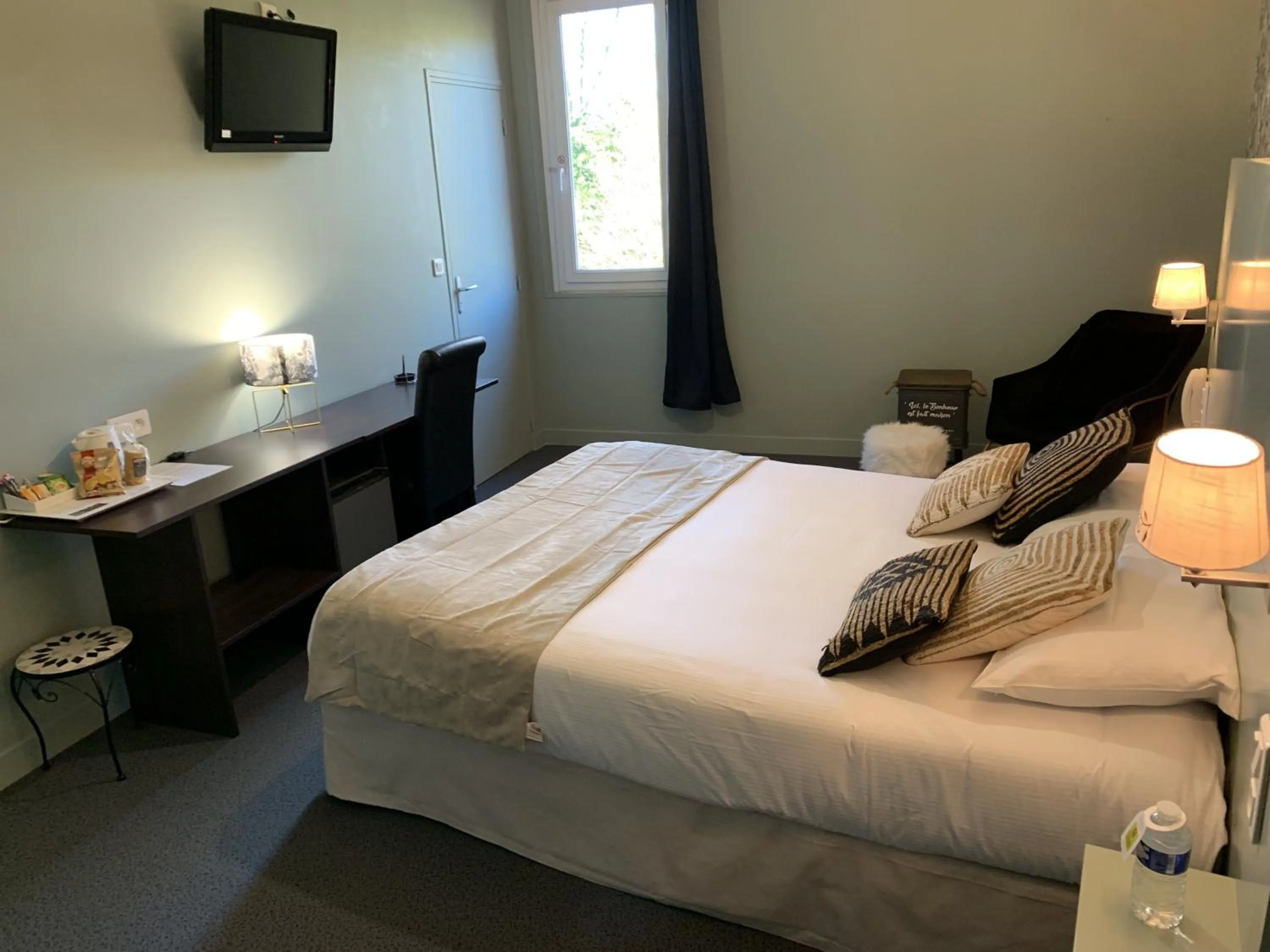Photo of the whole room, Bed in Logis hôtel Aux Berges de l'Aveyron