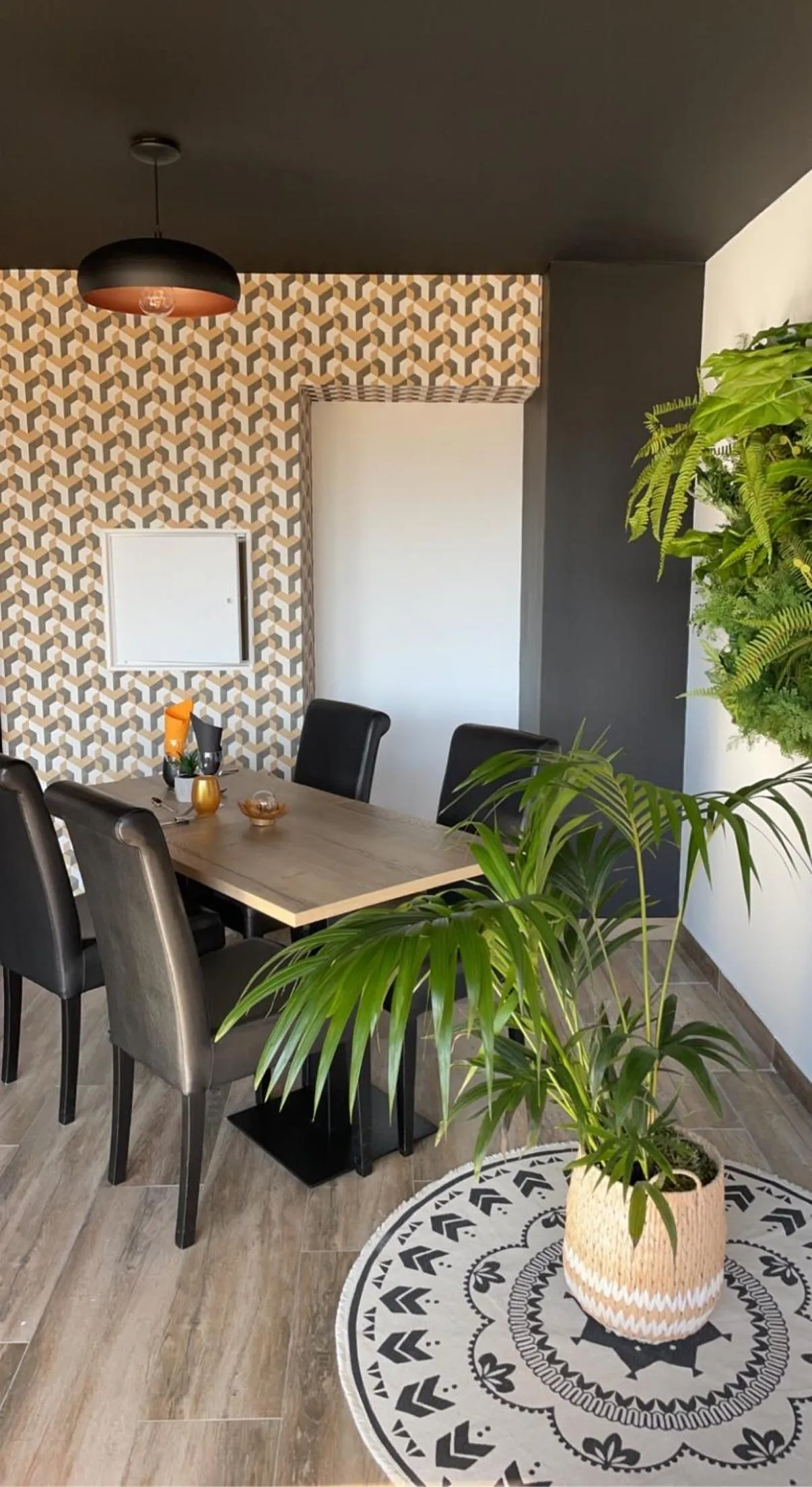Dining area in Logis hôtel Aux Berges de l'Aveyron